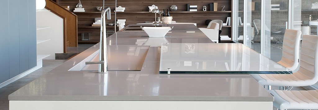 plan de travail gris brillant 33