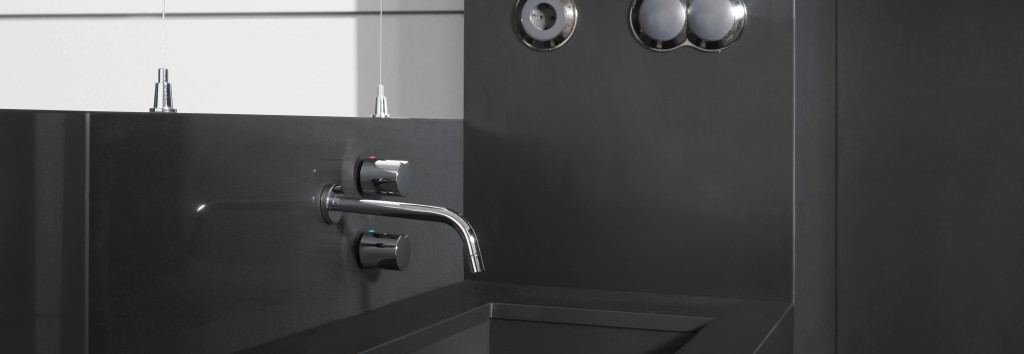 salle bain en quartz noir bordeaux