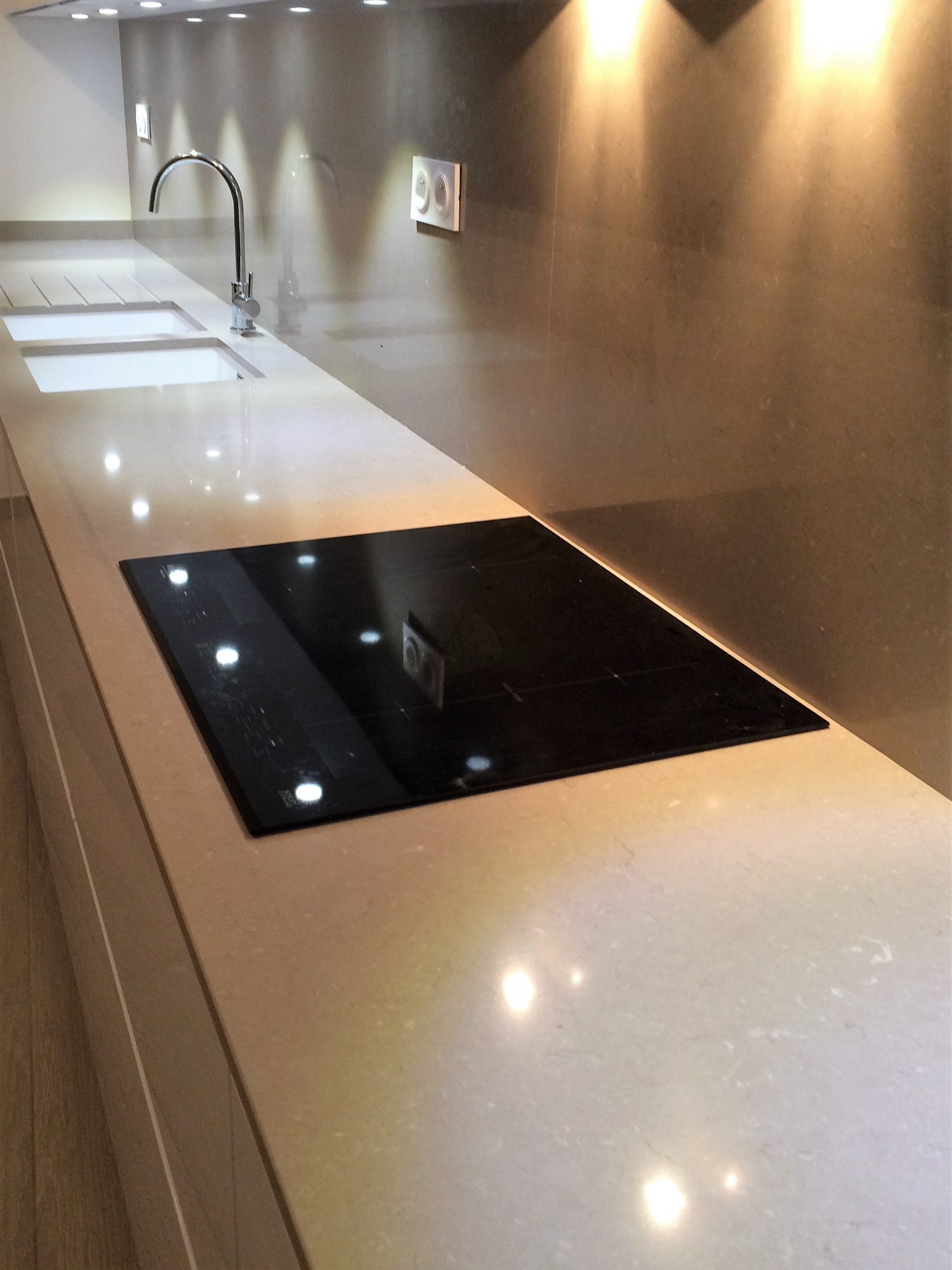 Où trouver un artisan marbrier à Arès