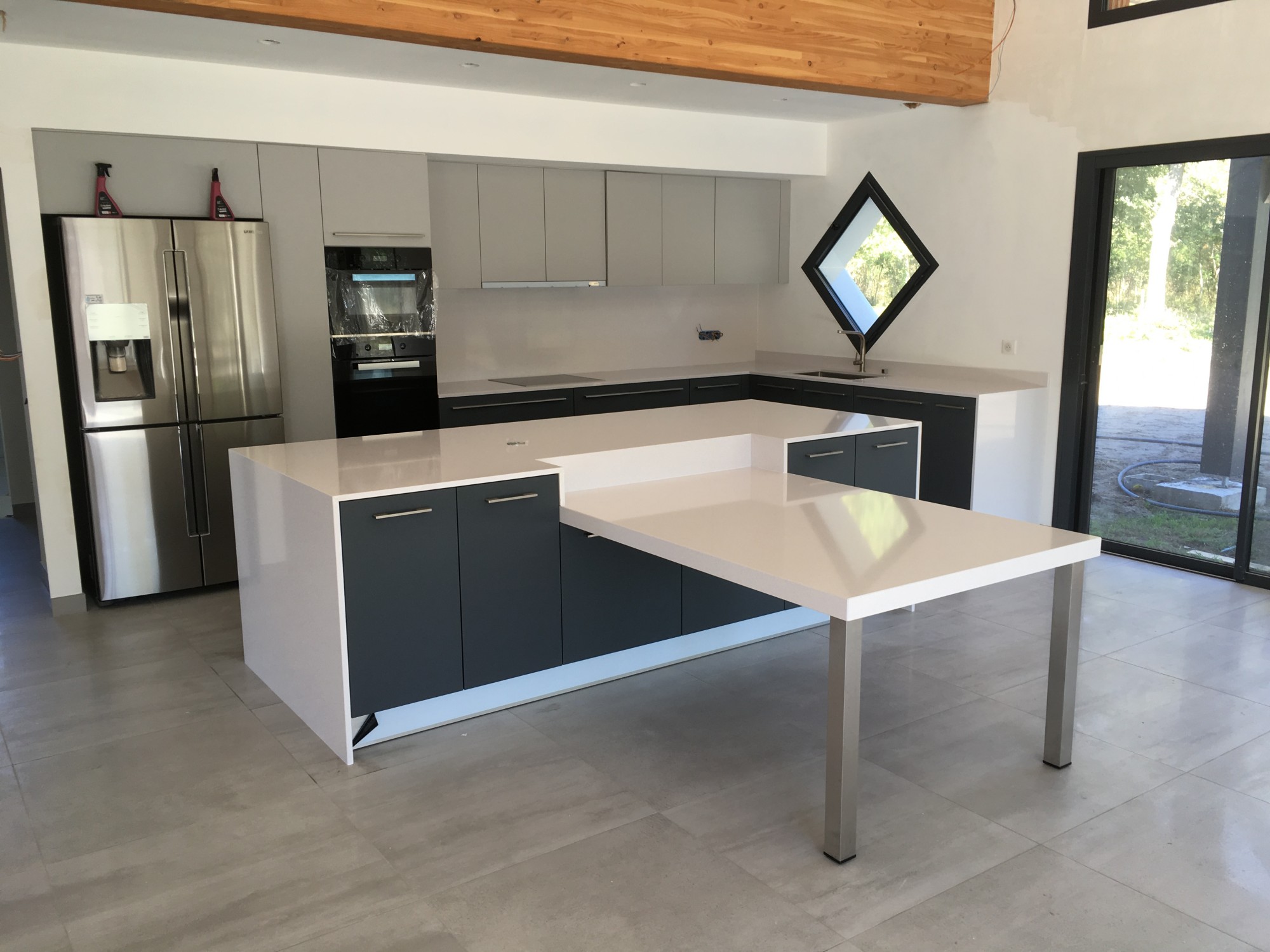 Réaliser une table en quartz Blanco Norte près de Gujan Mestras