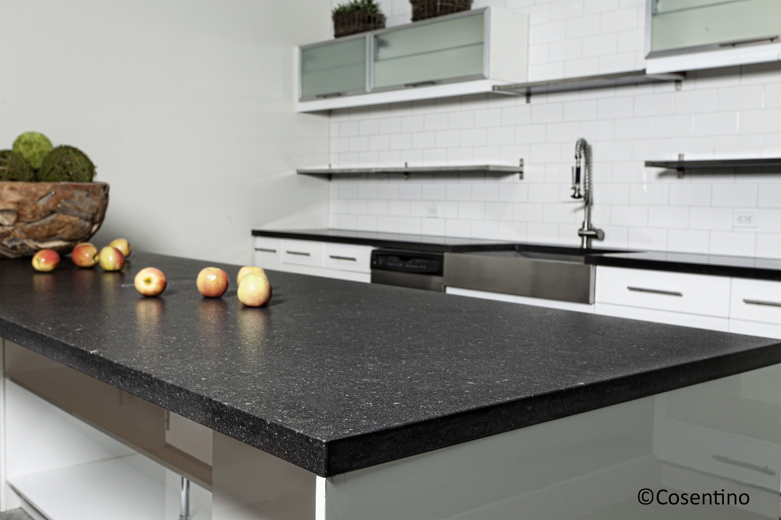 recherche bon granitier pour pose de plans de travail en quartz Arden blue dans les Landes