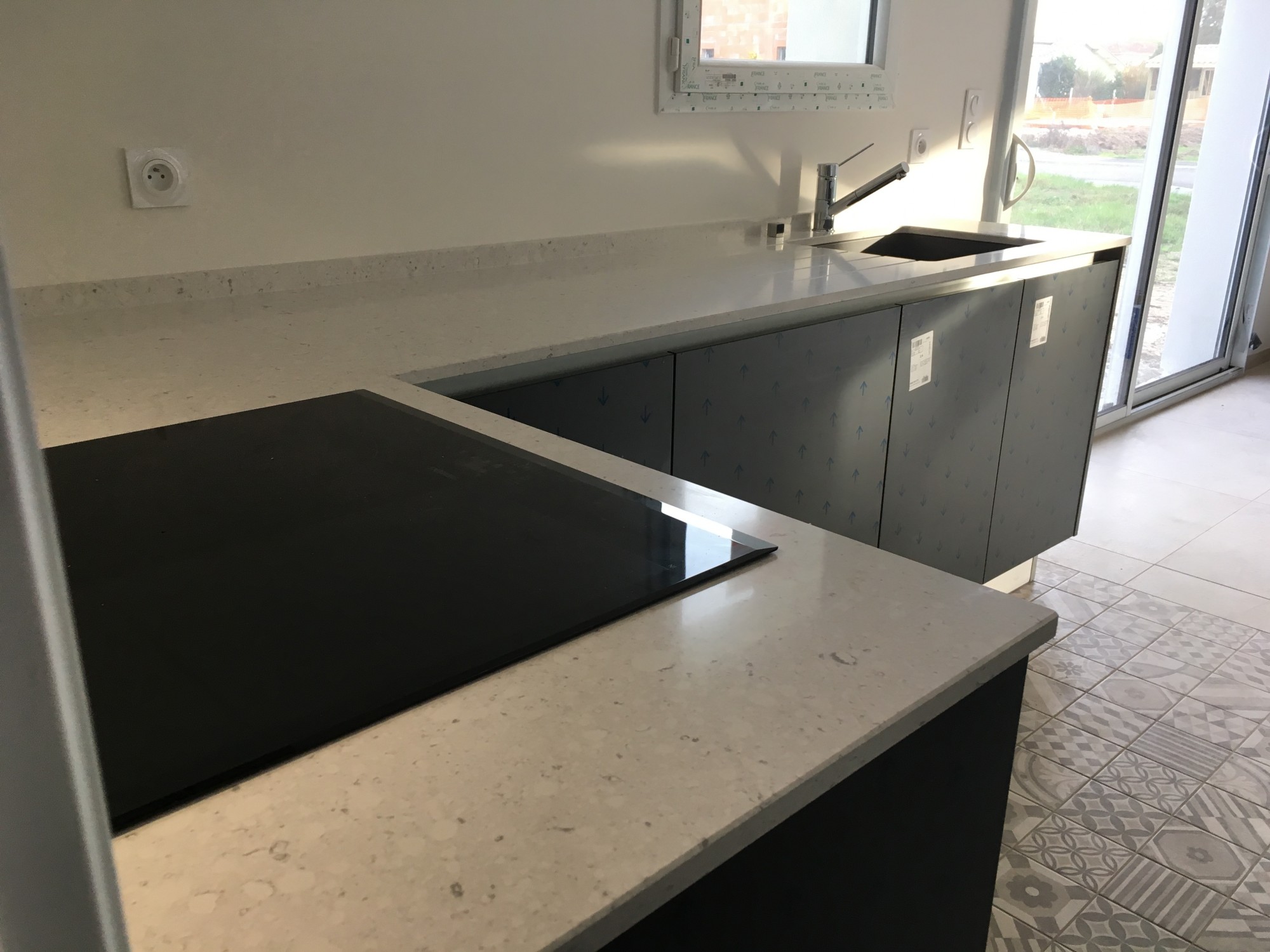 Faire un joint sur un plan de travail en quartz silestone en Gironde