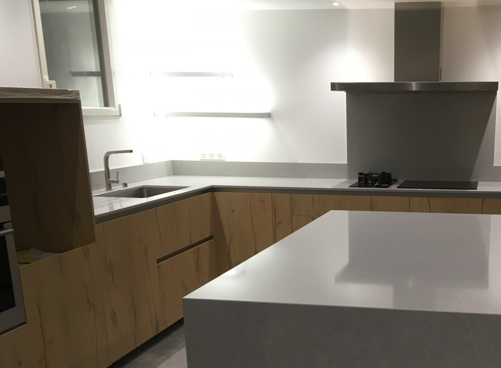 Remplacer son plan de travail d'ilôt par un plan de travail en quartz à Cestas