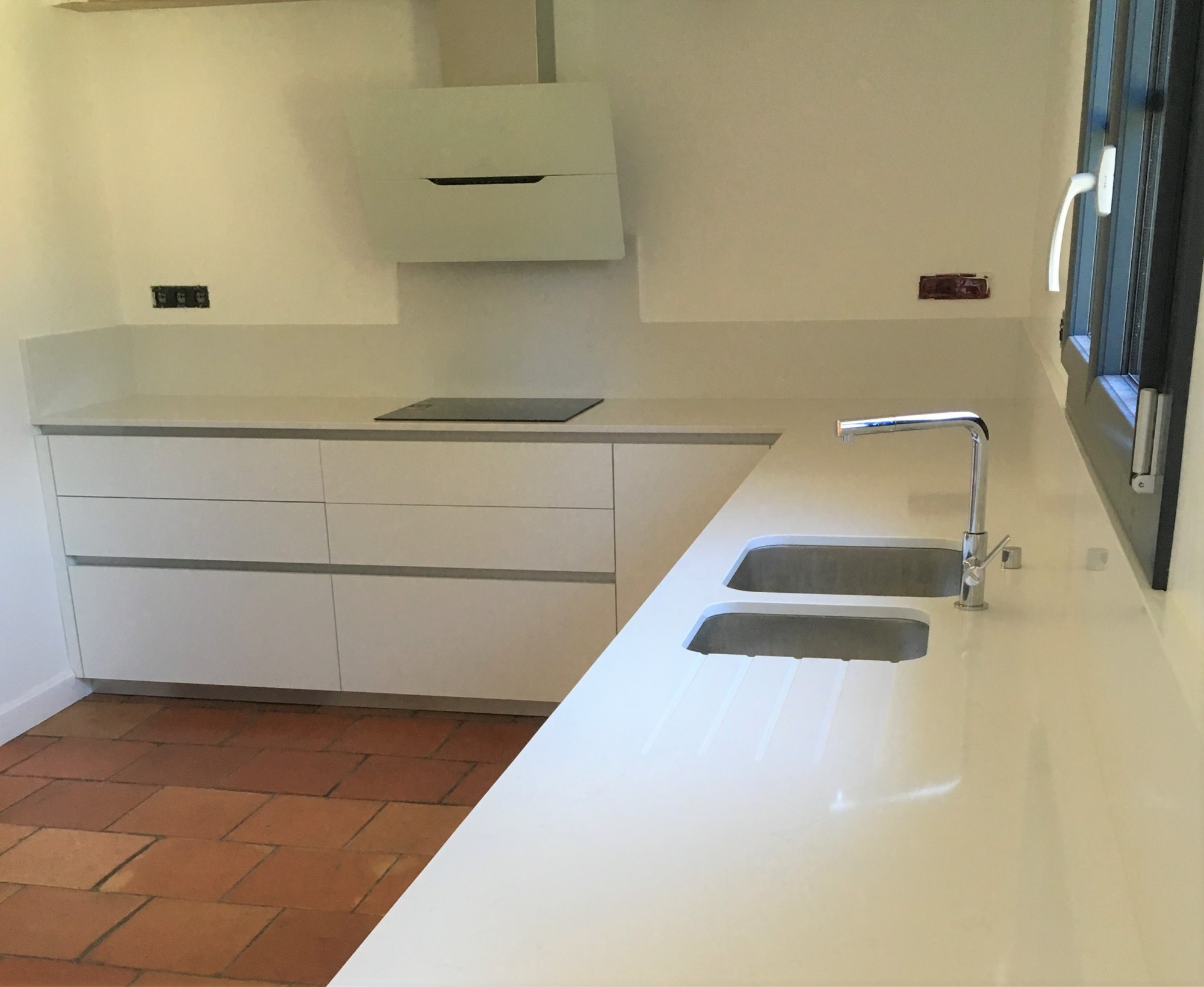 Poser des plans de travail en quartz dans le sud ouest