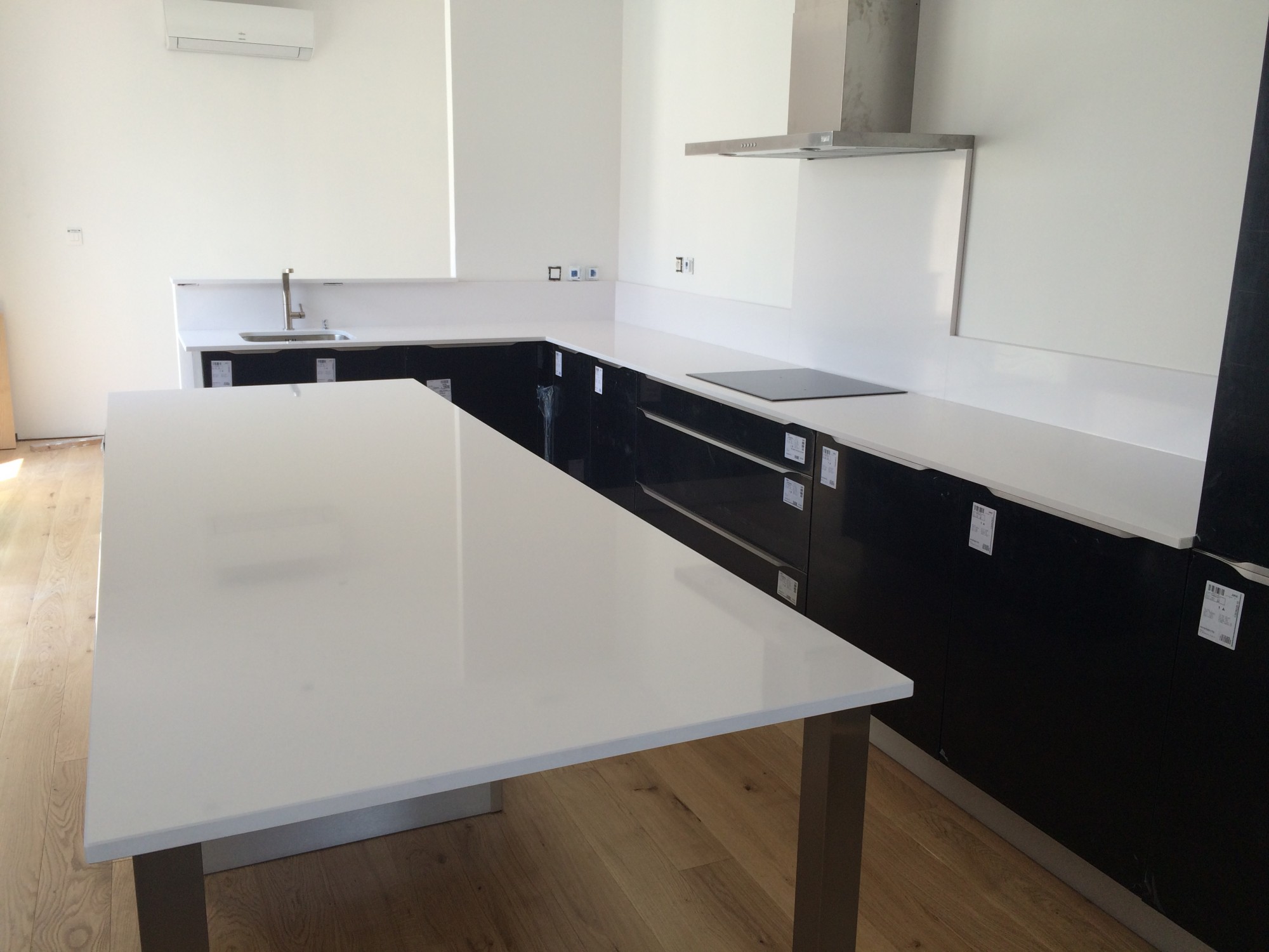 plan de travail en quartz blanc bordeaux