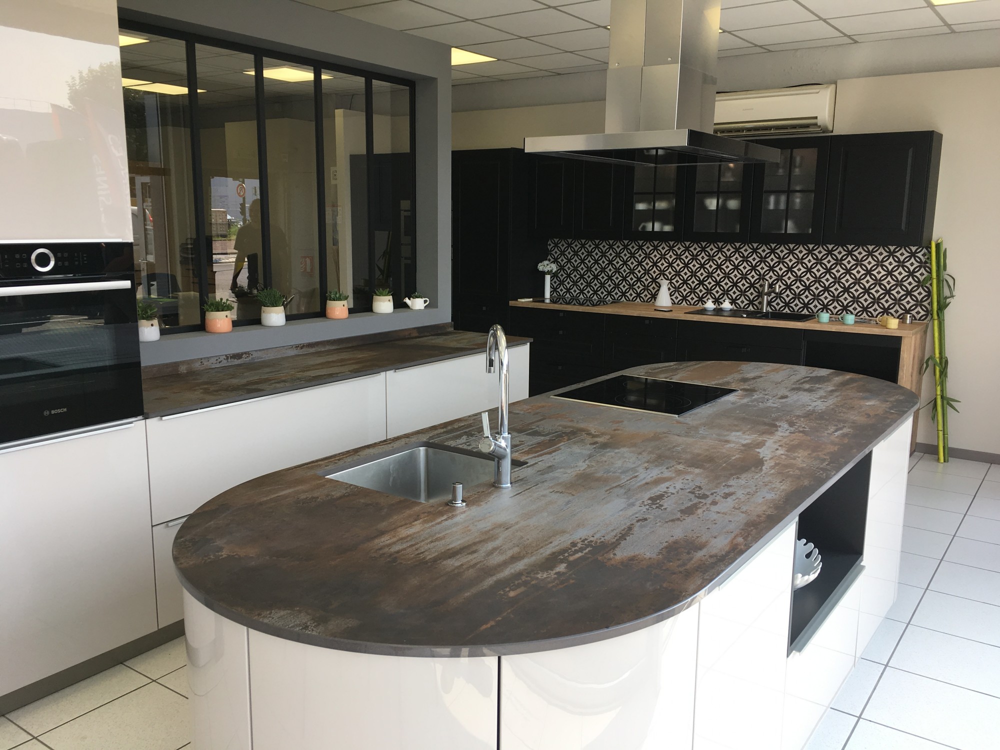 Réaliser un plan de travail de cuisine arrondi sur un îlot à Mérignac 33700
