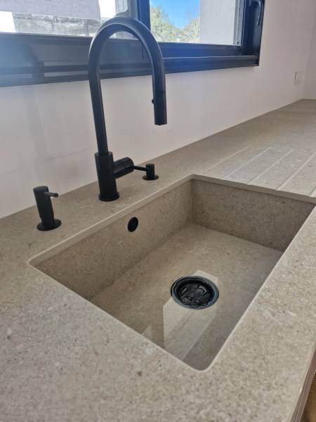 Quelle marbrerie propose du destockage sur le dekton Marmorio pour ma cuisine en Charente?