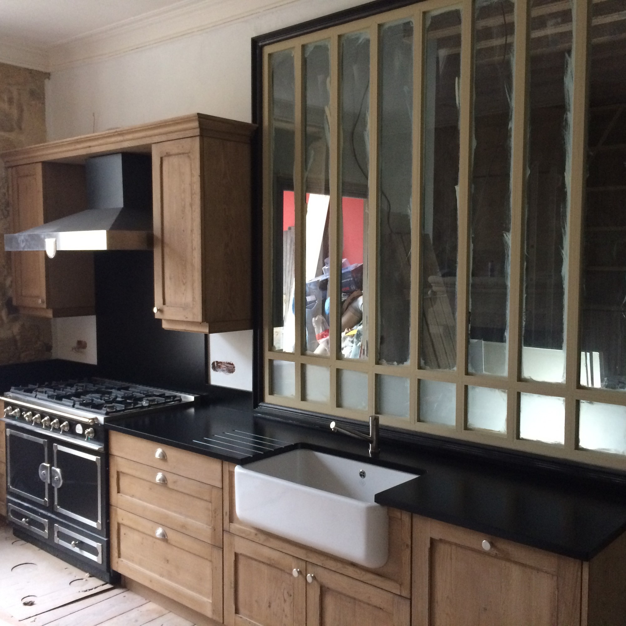 Cuisine rustique en granit noir bassin d'arcachon