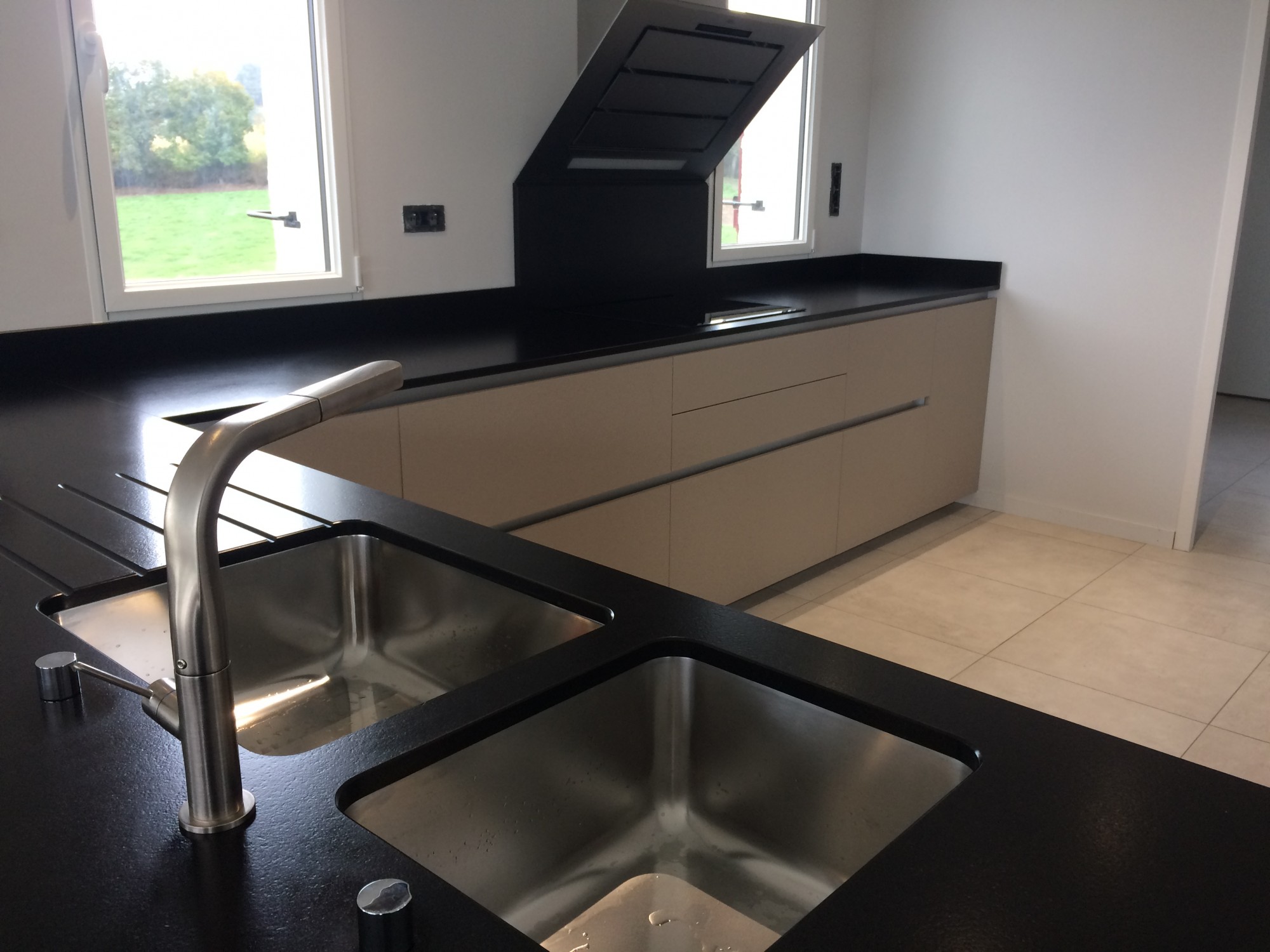 Plans de travail en Granit Noir Zimbabwe dans le 33