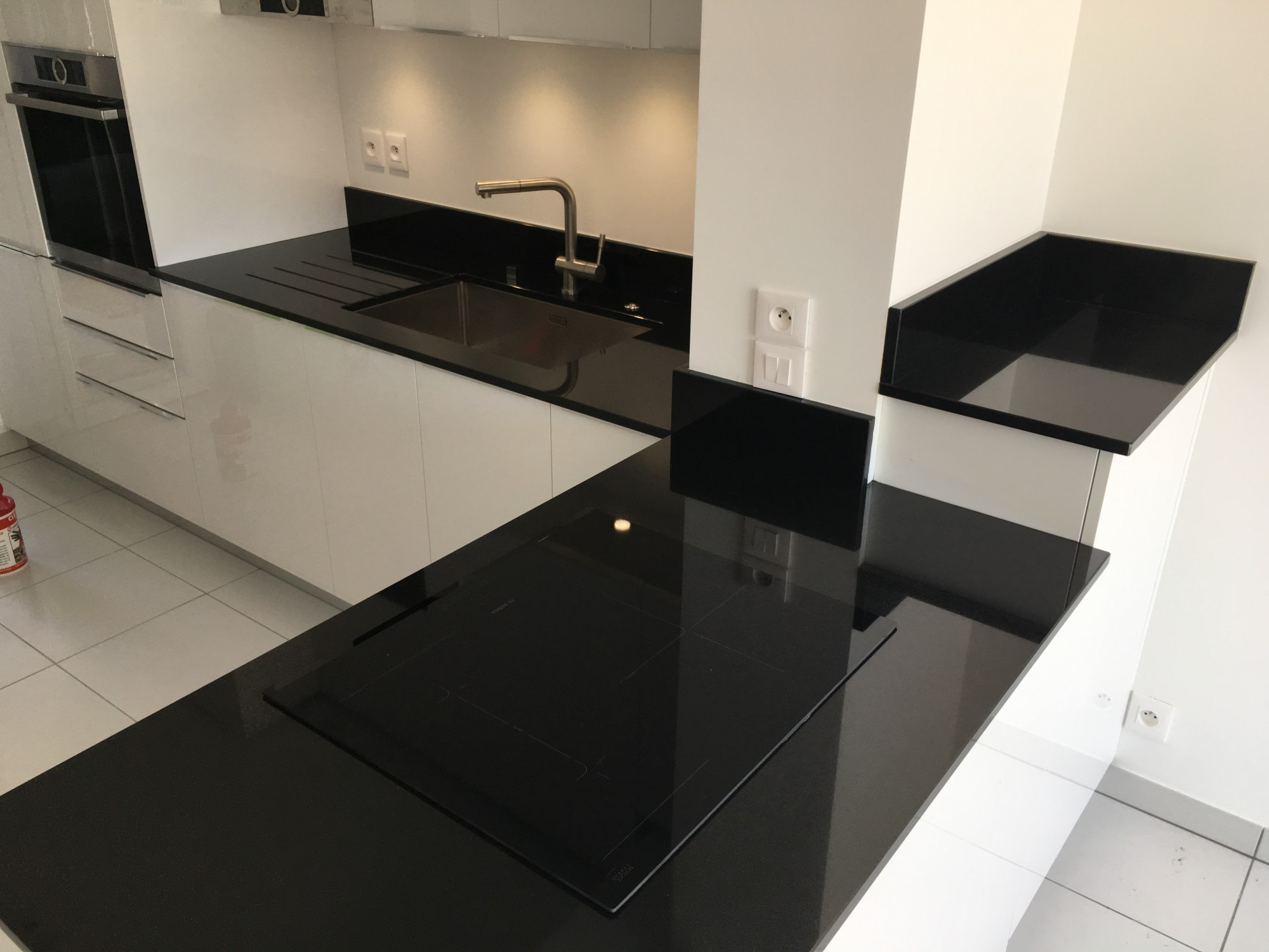 Où trouver un plan de travail brillant noir en Gironde