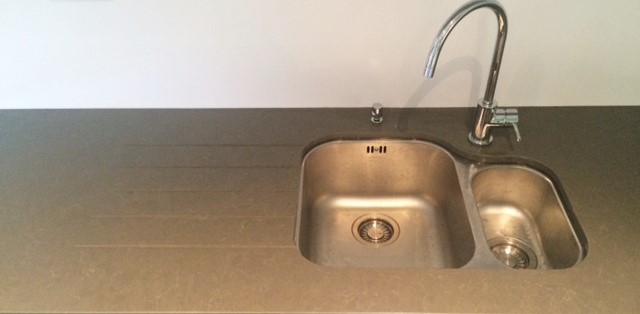 cuisine en quartz silestone altair couleur taupe bordeaux