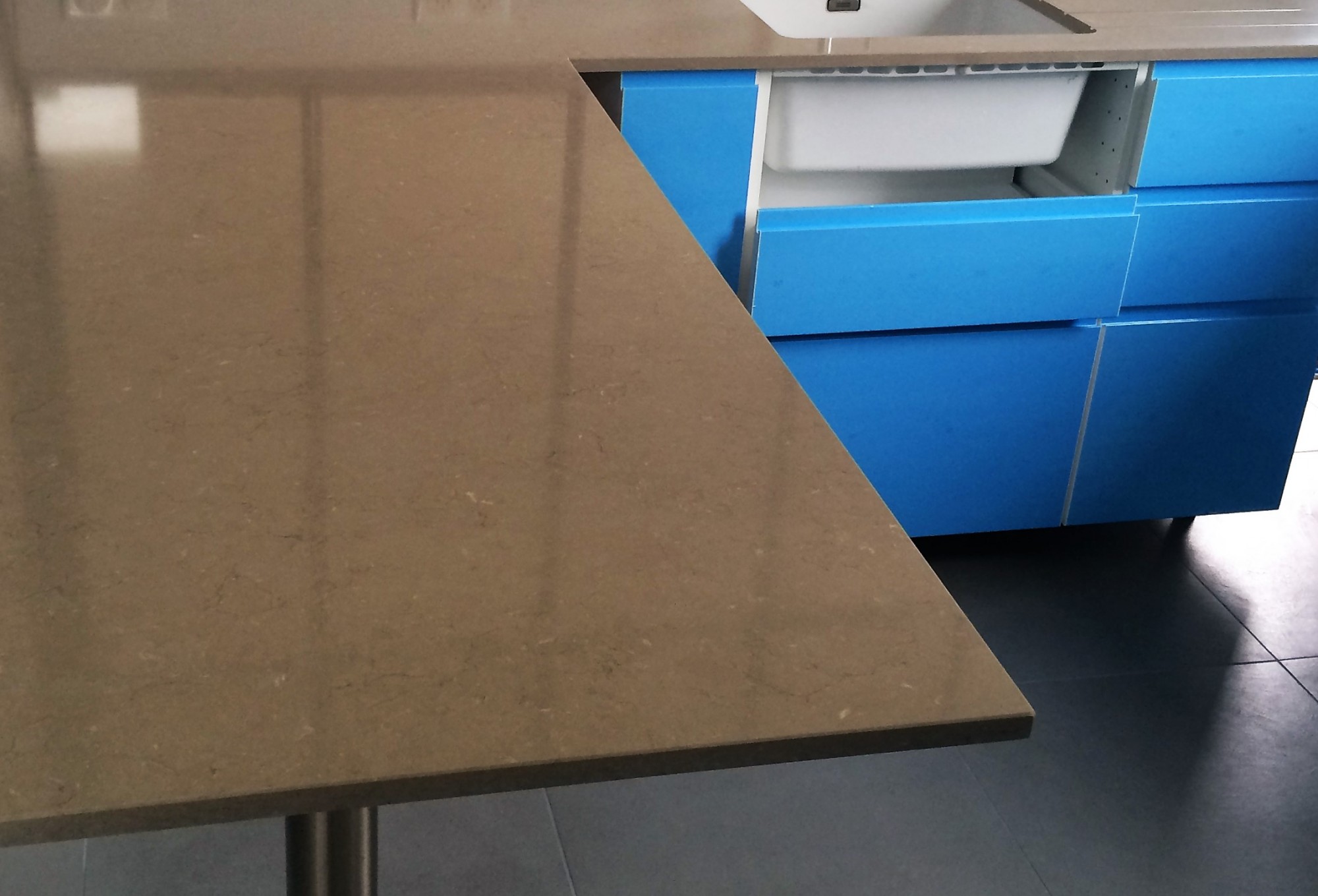 Table en quartz Coral Clay silestone près de Bordeaux