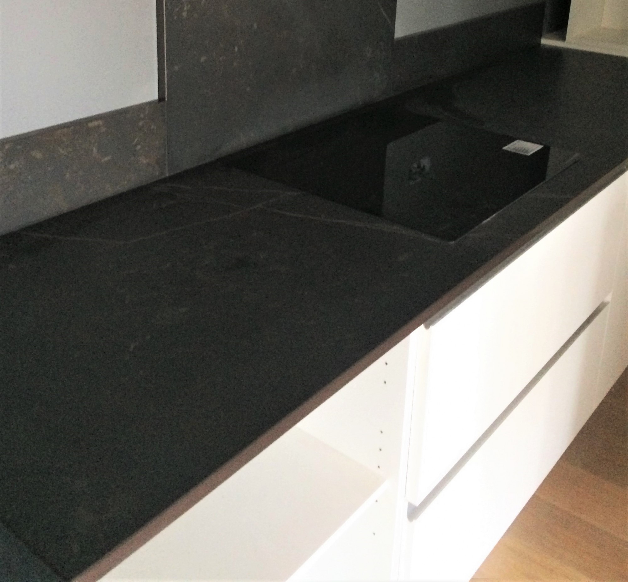 faire découper plan de travail noir sur le bassin d'arcachon