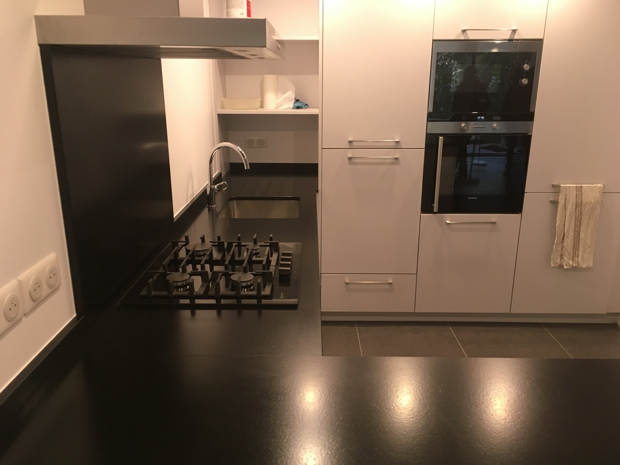 cuisine en L en granit noir zimbabwe effet cuir à Mont de marsan 40