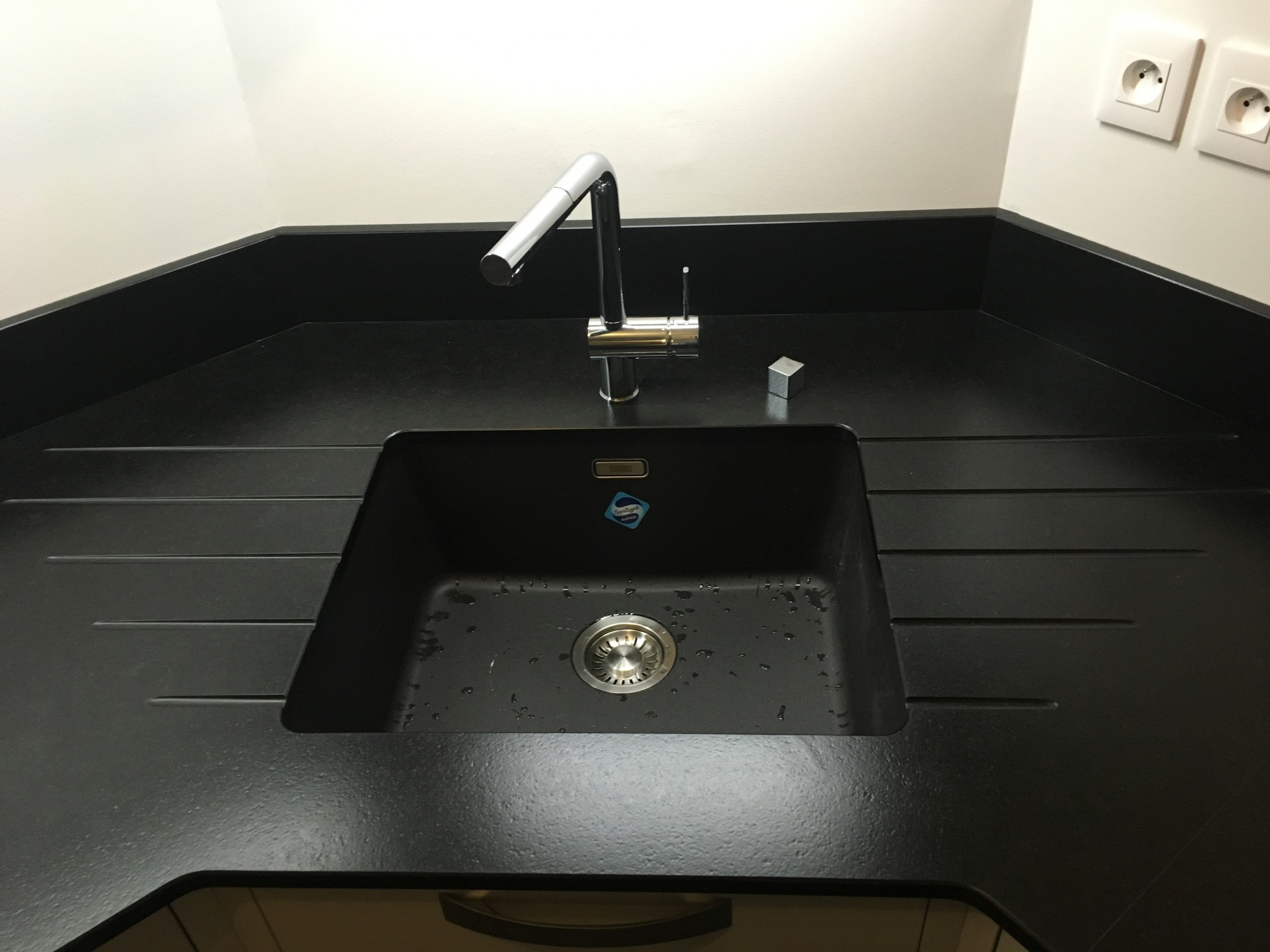 Evier en granit avec double rainurage à Libournes