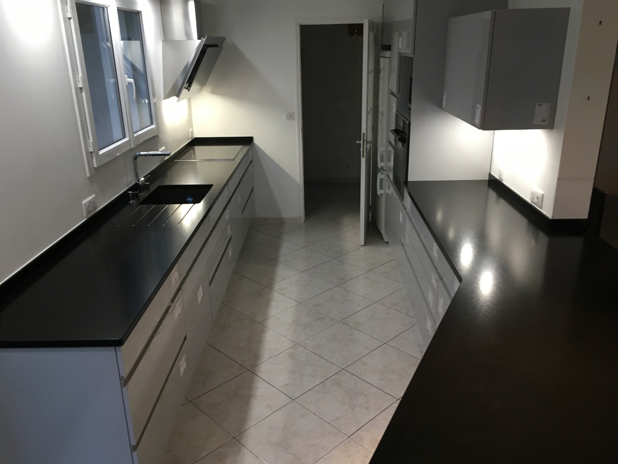 cuisine en granit noir zimbabwe mate à Saucats