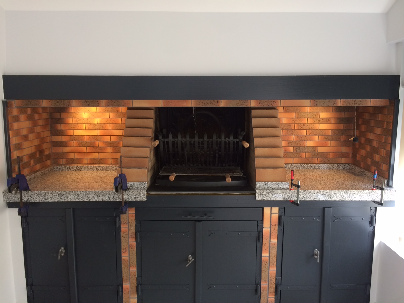 Coin barbecue en Granit dans les Landes 40