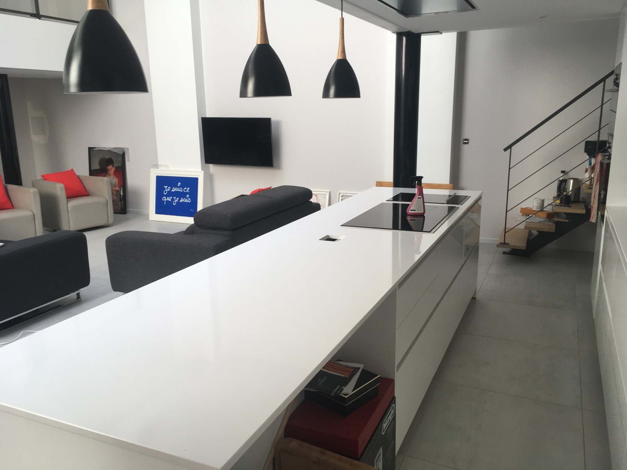 QUARTZ SILESTONE BLANCO ZEUS - IMAGES DE NOS REALISATIONS HM DECO DANS LE SECTEUR DU SUD OUEST