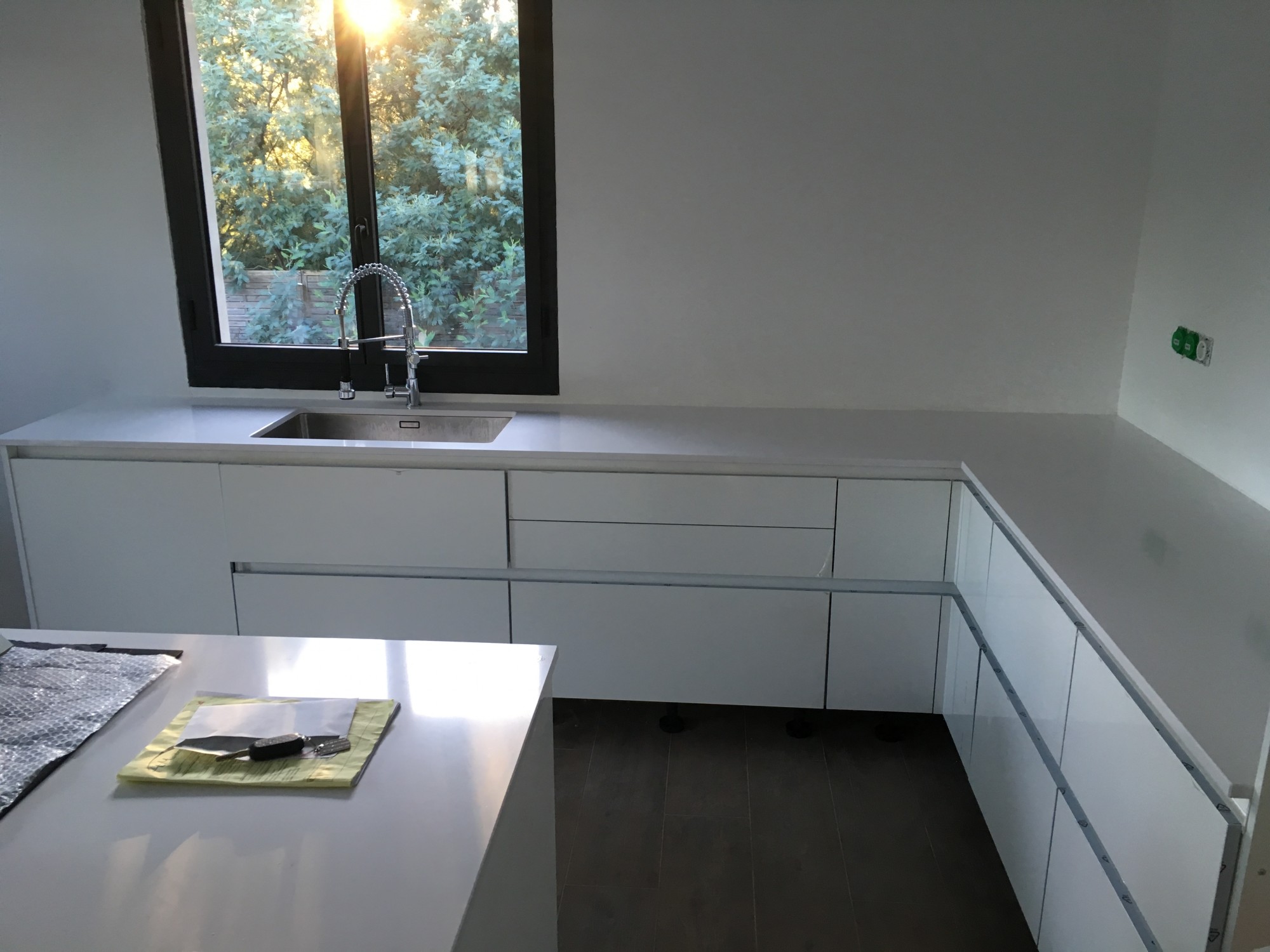 Réaliser un plan de travail en quartz dans sa cuisine avec un marbrier en gironde 33