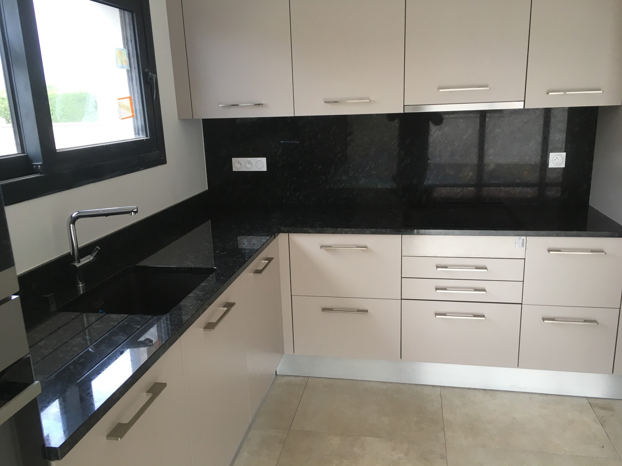 cuisine en granit steel grey dans le médoc