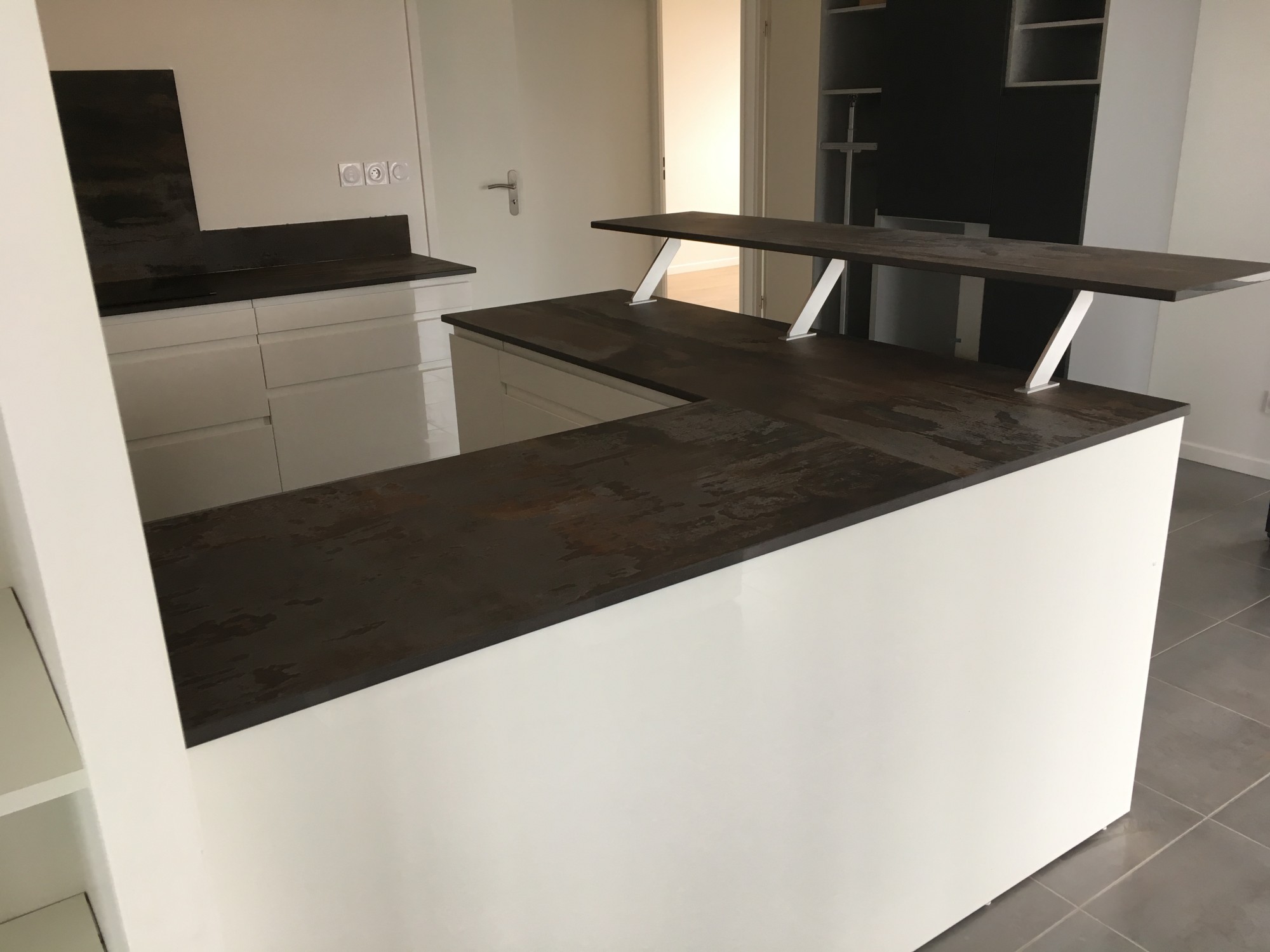 Dekton trilium dans une cuisine contemporaine en Gironde 33