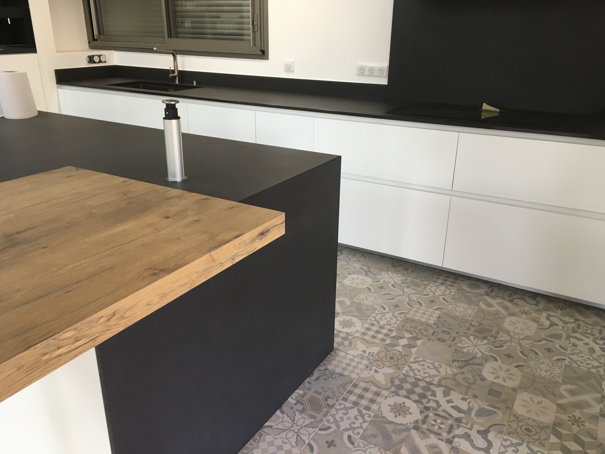 Poser un plan de travail en dekton noir en gironde 33