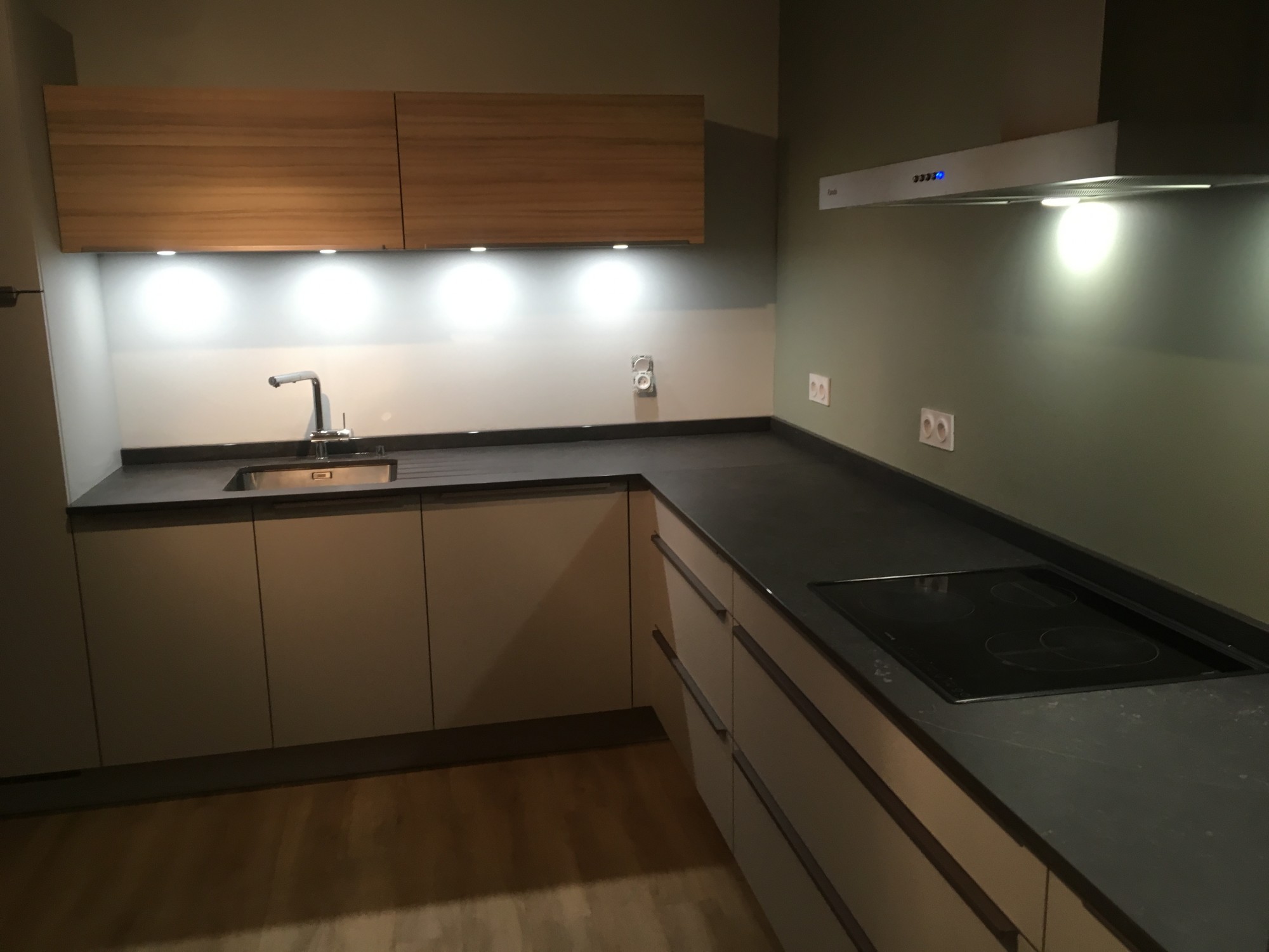 Prise de mesure de vos plans de travail à domicile avec HM DECO dans le 33