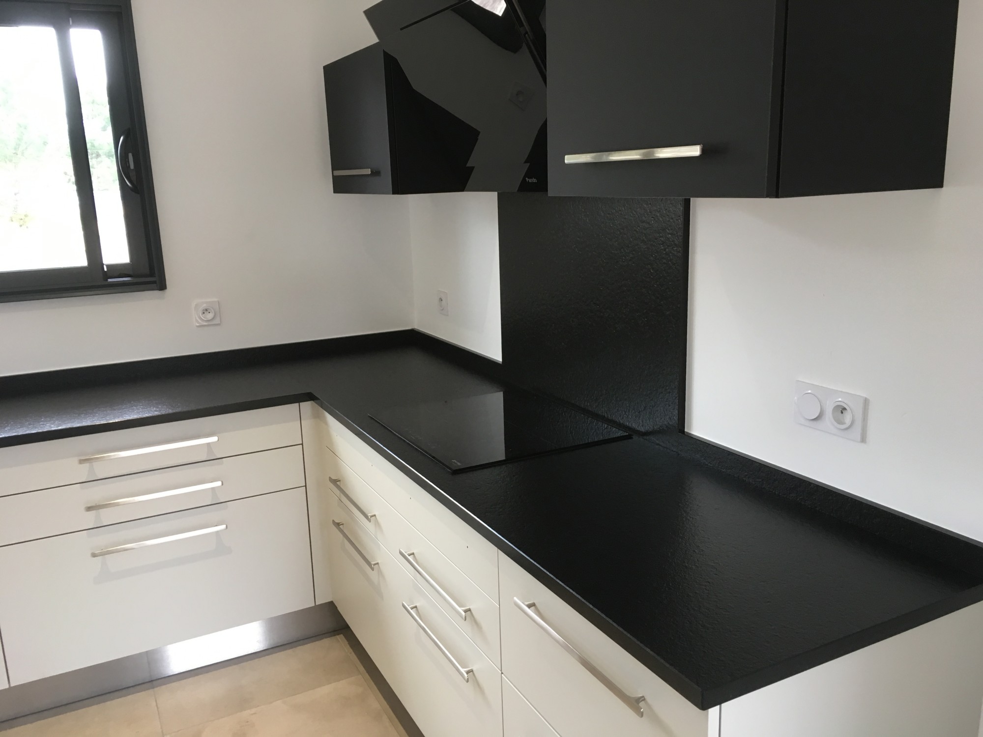 Plan de travail pour cuisine en granit Noir zimbabwe finition flammée en Gironde 33