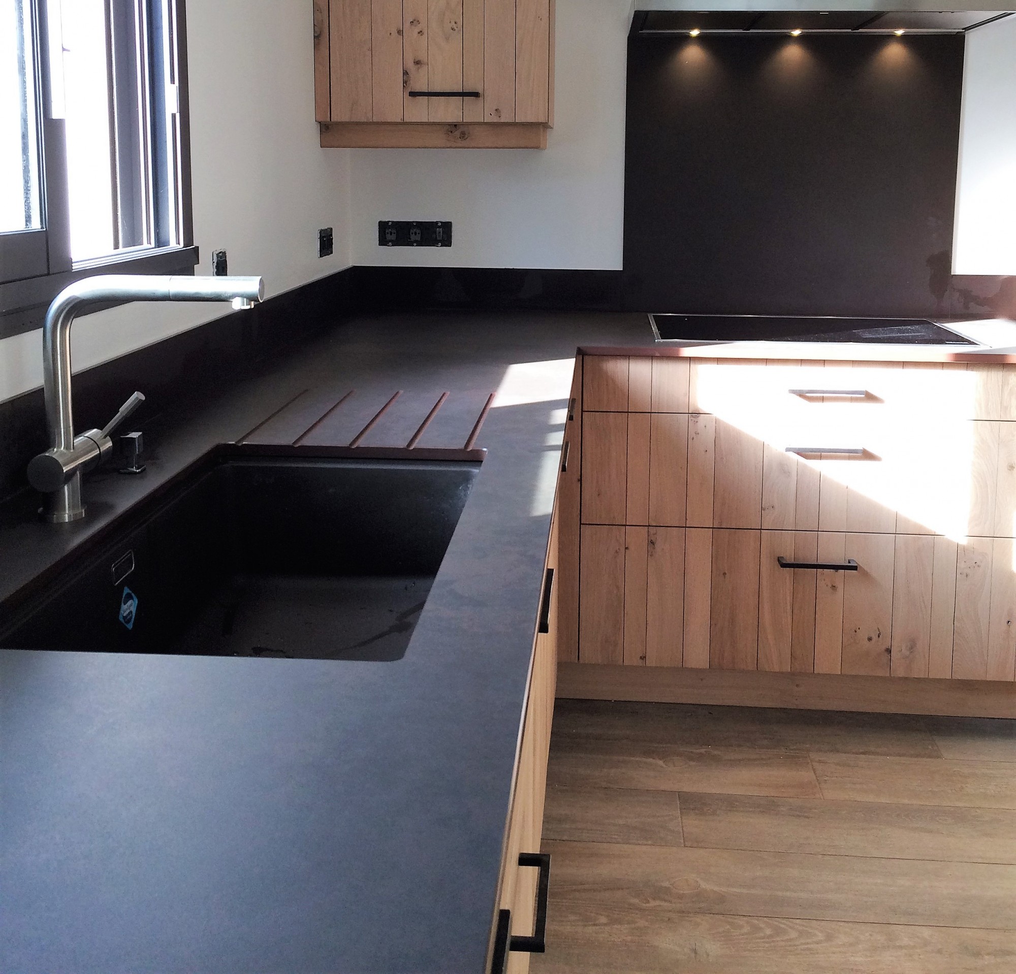 Découpe de plans de travail en Dekton dans le sud ouest