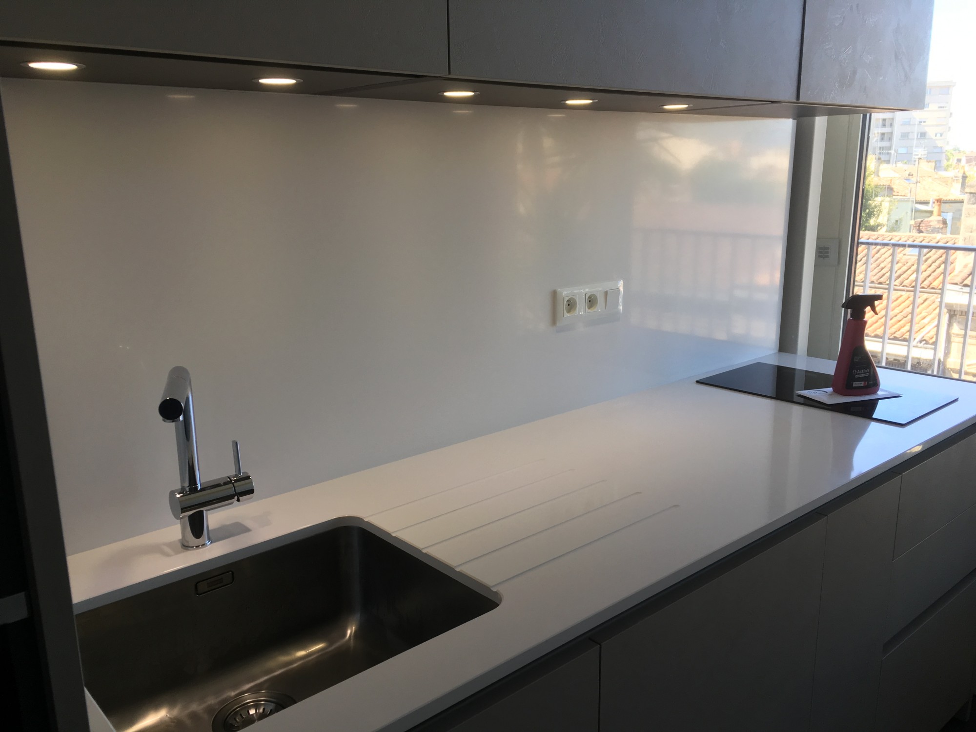 Cuisine en quartz Silestone Blanco zeus par Hm Deco en Gironde