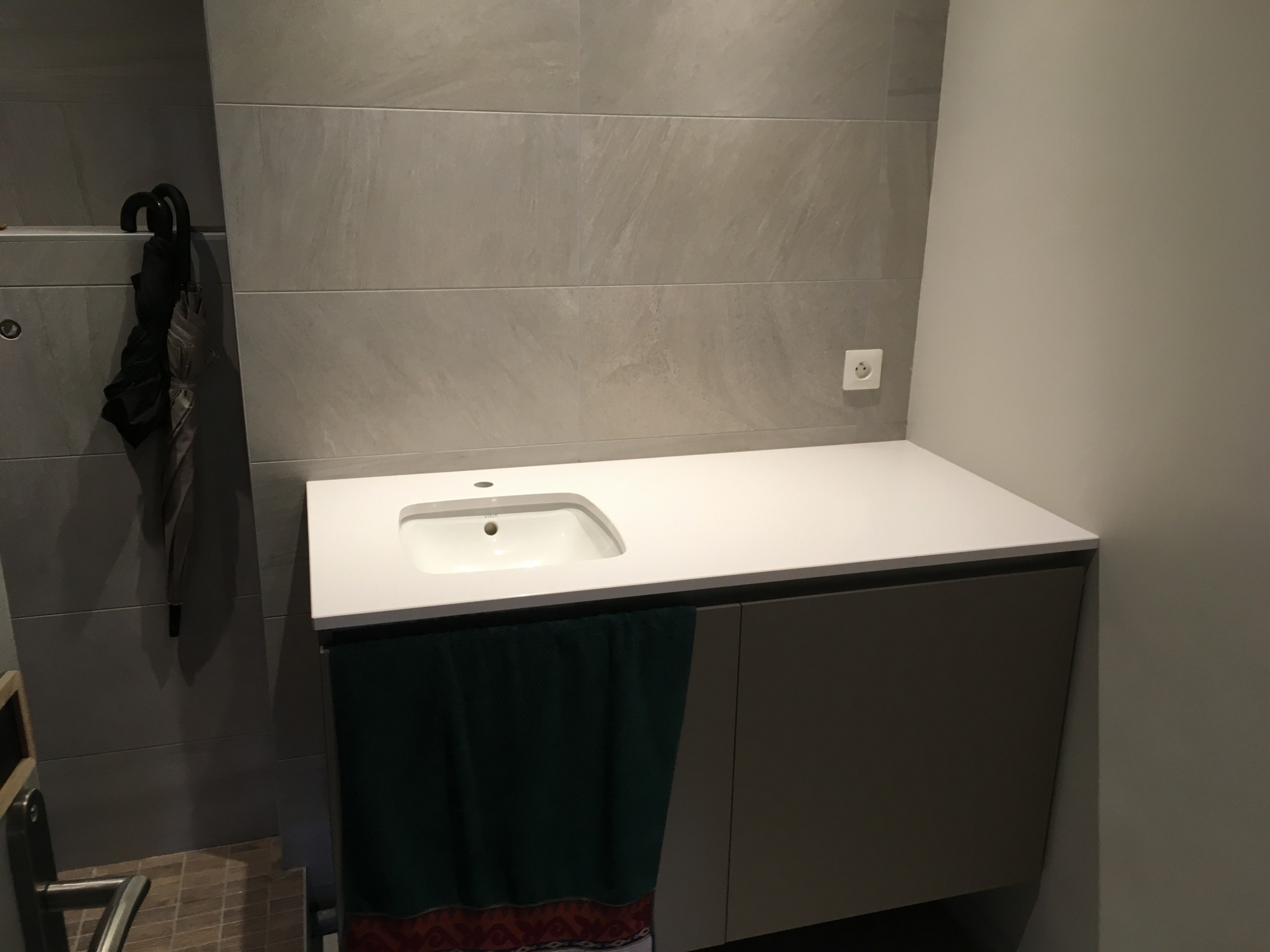 Salle de bain en quartz Silestone Blanco zeus par Hm Deco en Gironde