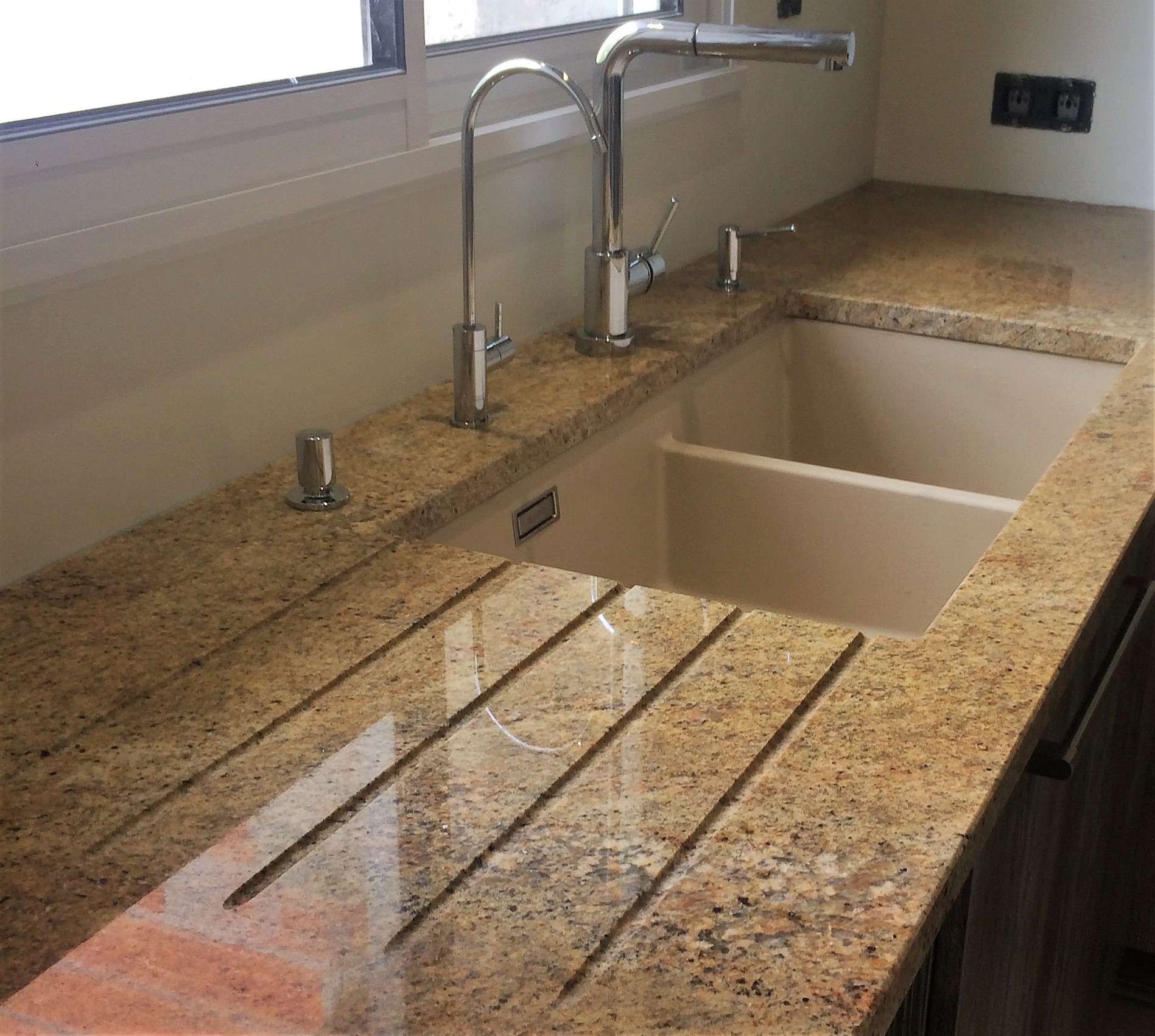 GRANIT MADURA GOLD - Réaliser un rainurage avec votre cuve en Gironde