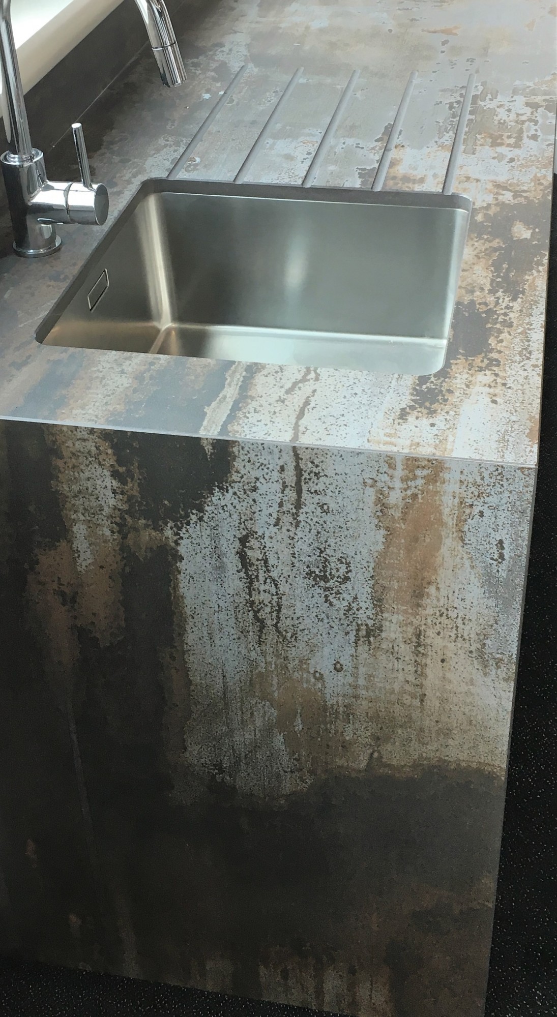 DEKTON TRILIUM - Démonstration d'un rainurage sur du Dekton à Cestas (33)