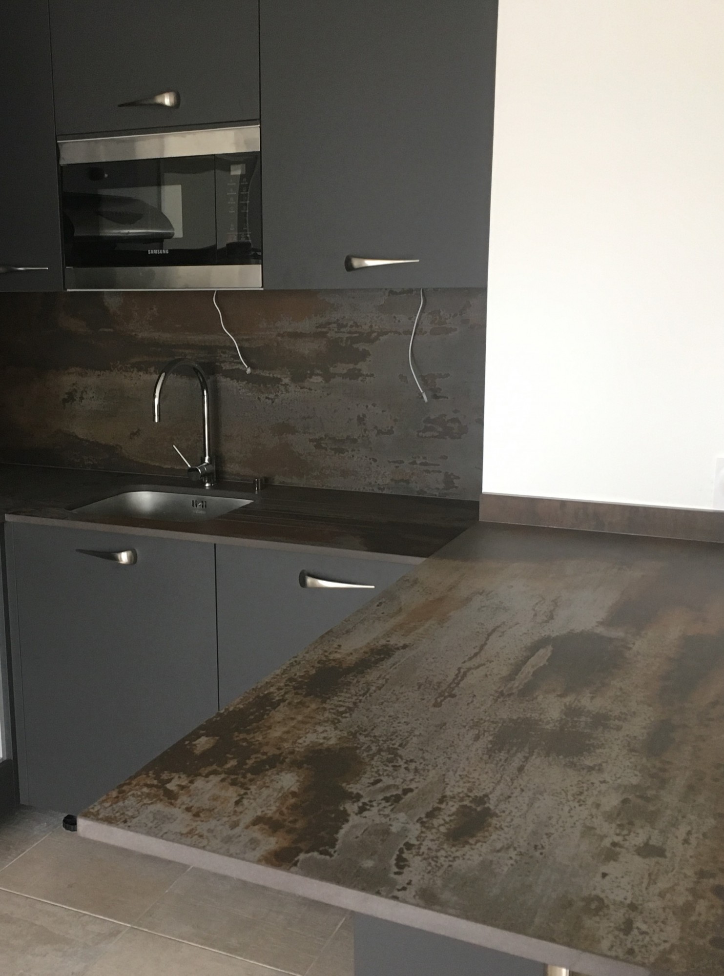 DEKTON TRILIUM - Plan de travail en Dekton d'une cuisine à Bordeaux