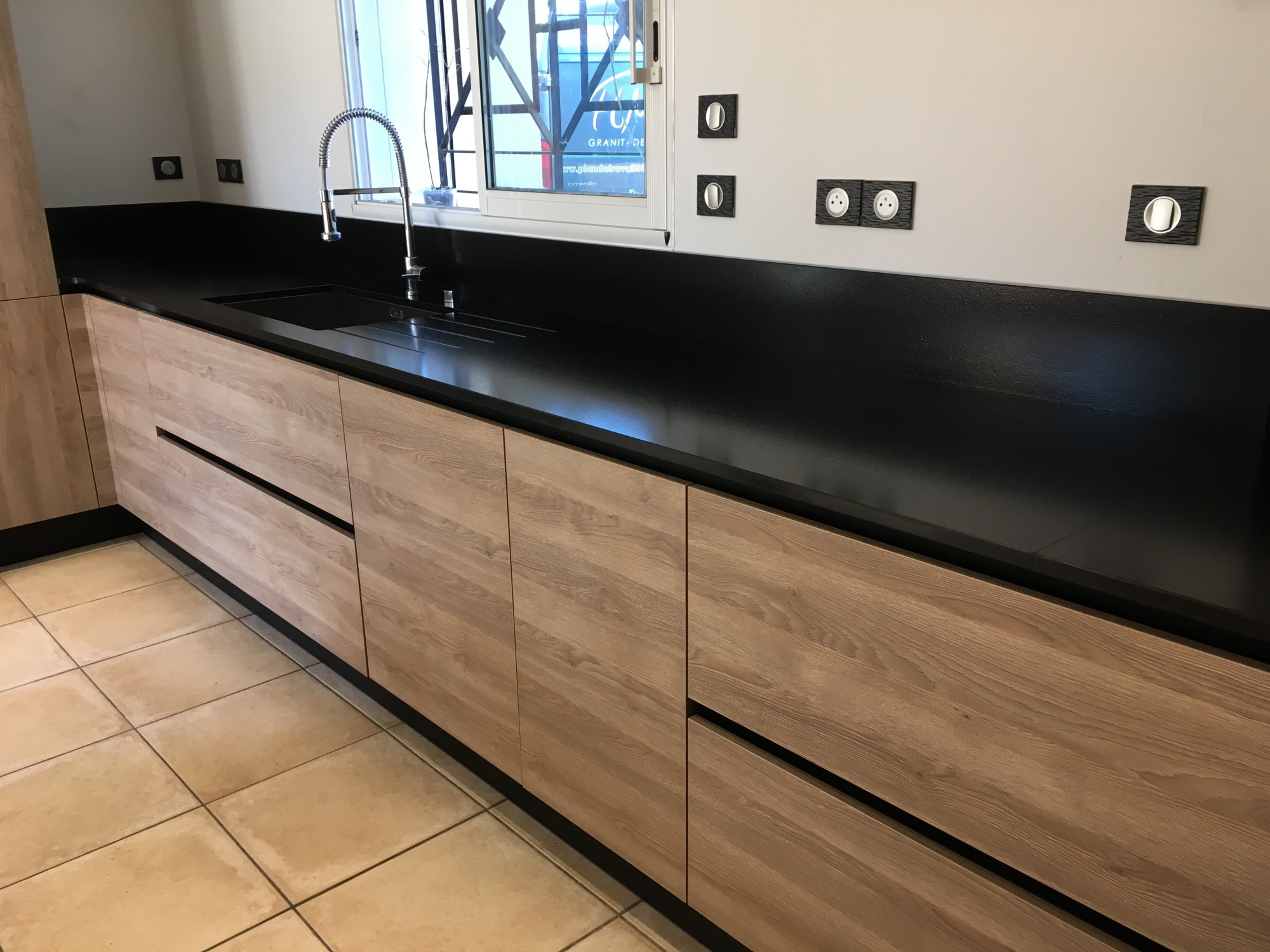 Installer un plan de travail en pierre dans sa cuisine en Gironde 33