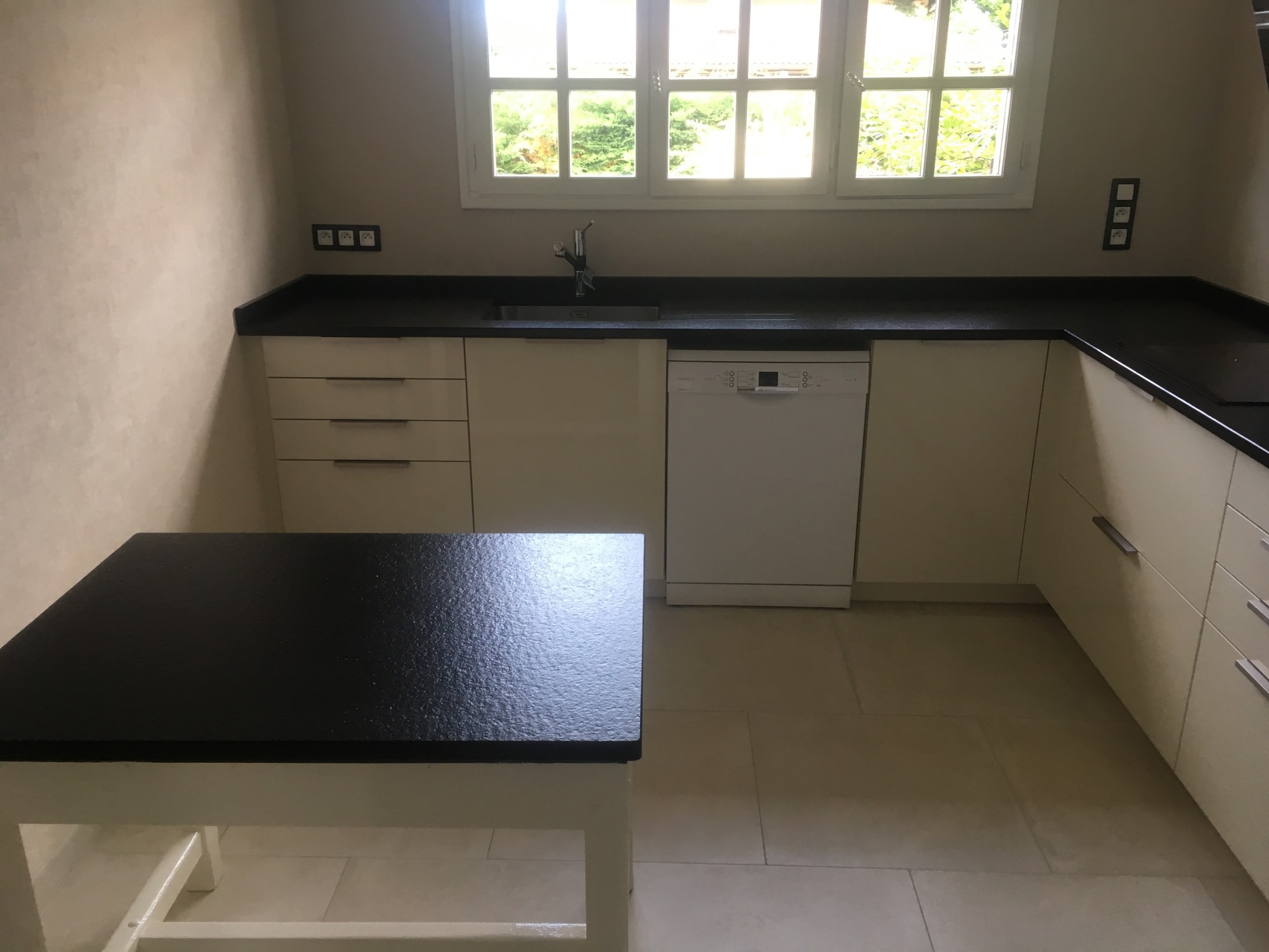 Où trouver des dessus de table en pierre pour la cuisine près de Bordeaux