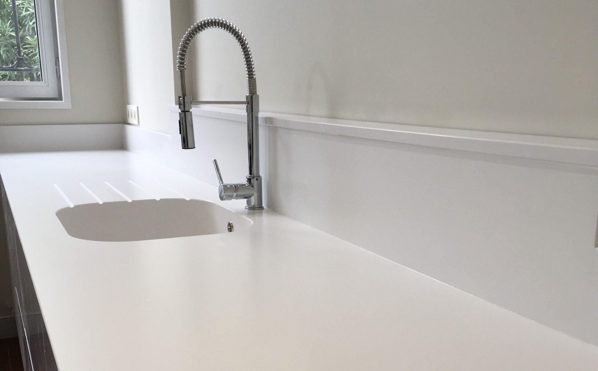 Plan de travail en linéaire en quartz Blanco zeus épaisseur 20 mm à Pessac 33