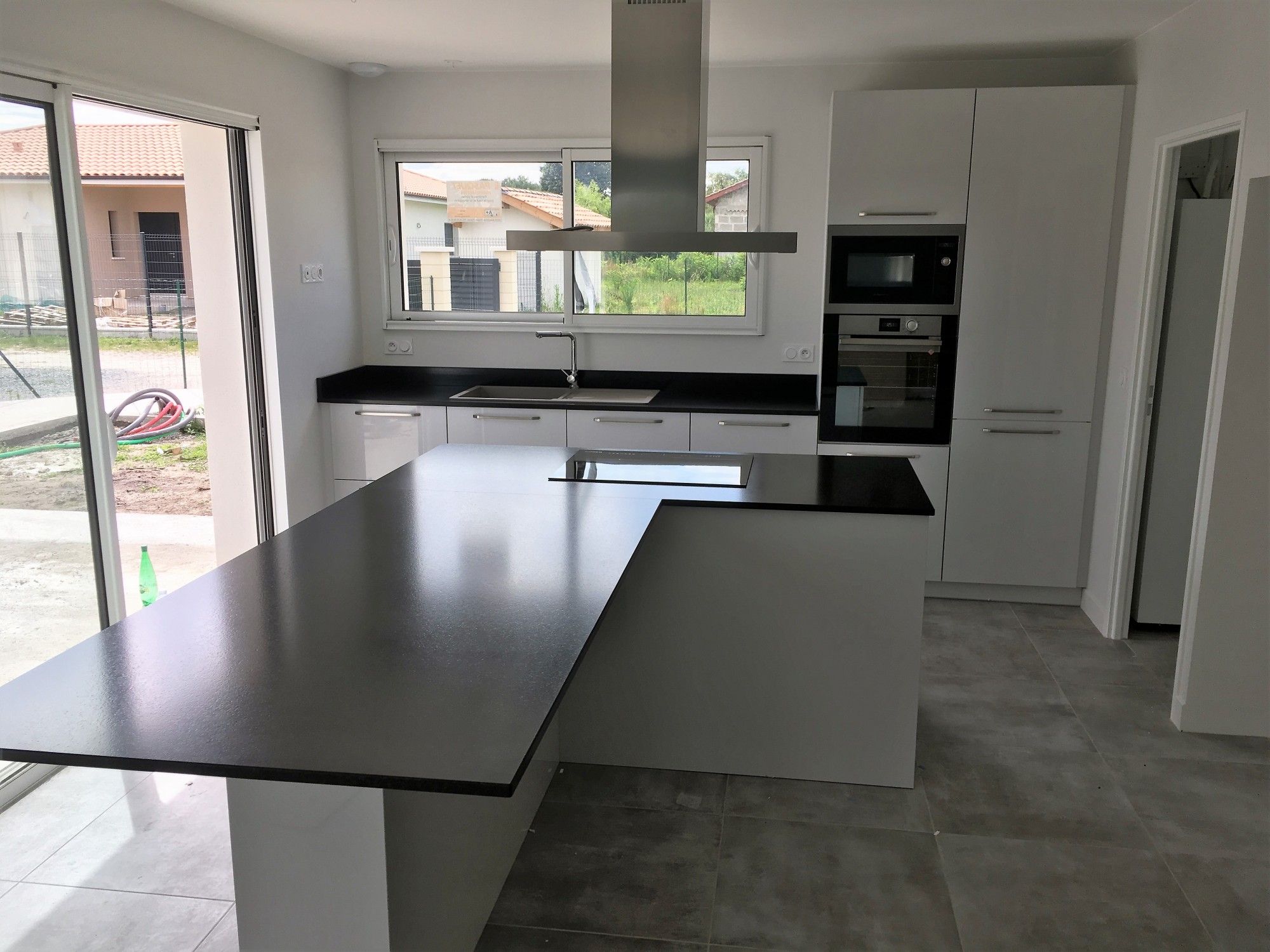 Plan de travail sur mesure en Granit Noir Zimbabwe à Biganos