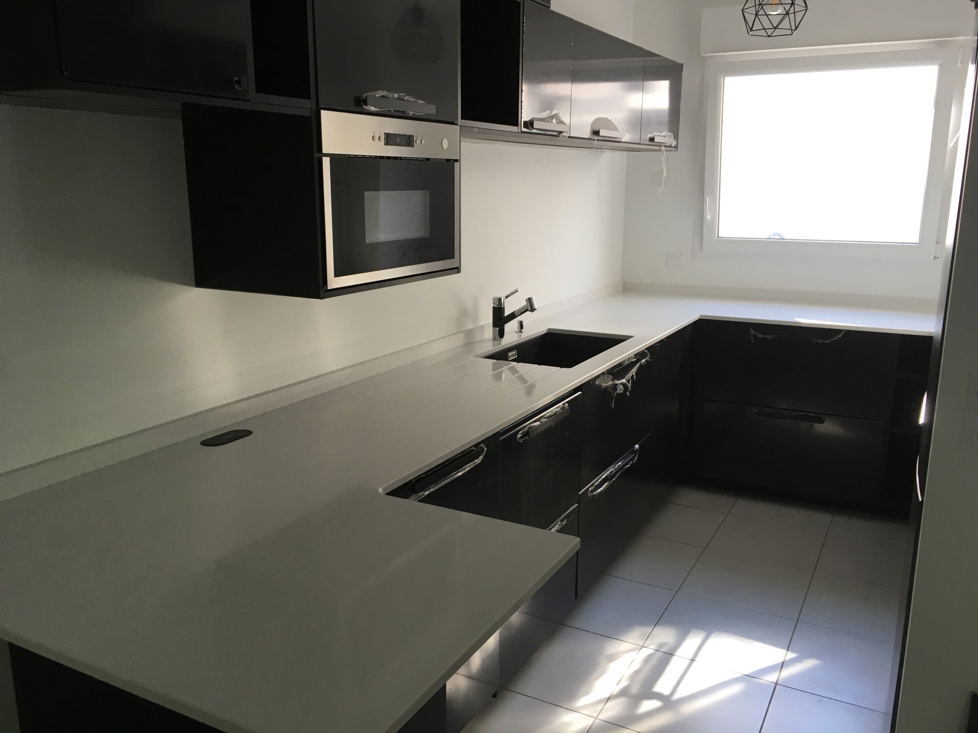 Votre marbrier à Biganos vous fait découvrir une cuisine en Quartz Silestone Eternal Statuario