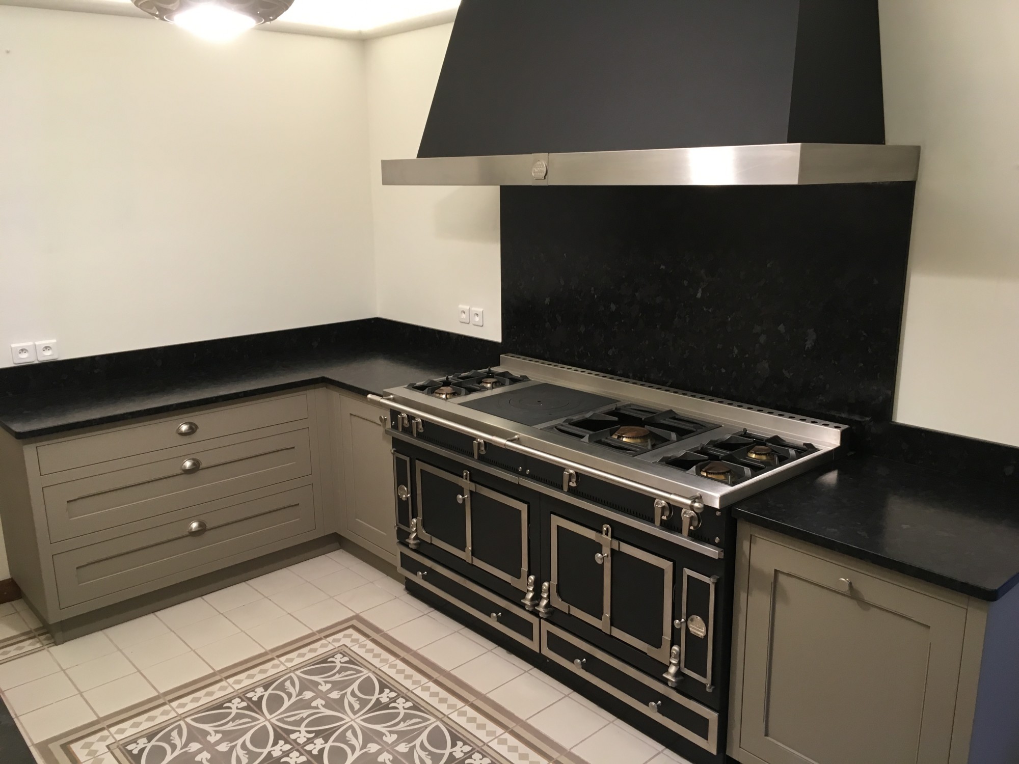 Cuisine de qualité avec un plan de travail en Granit