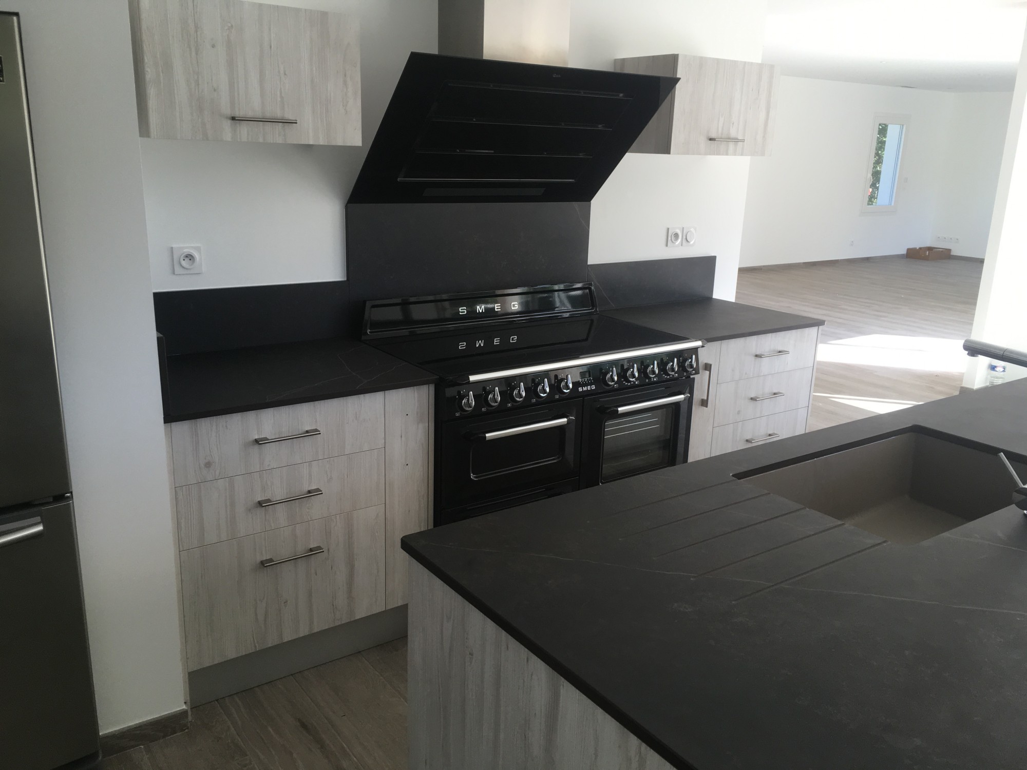 Remplacer son plan de travail en mélaminé ou en carrelage existant par un plan de travail en céramique près d'Artigues