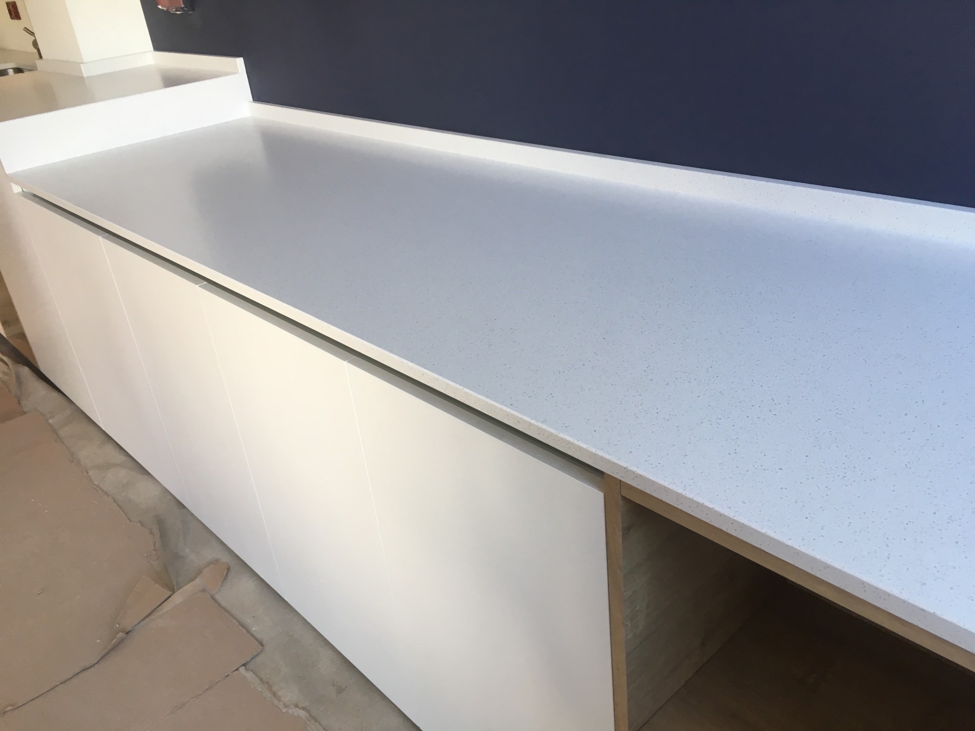 Faire découper un plan de travail sur mesure en quartz Blanc sur le Bassin d'Arcachon