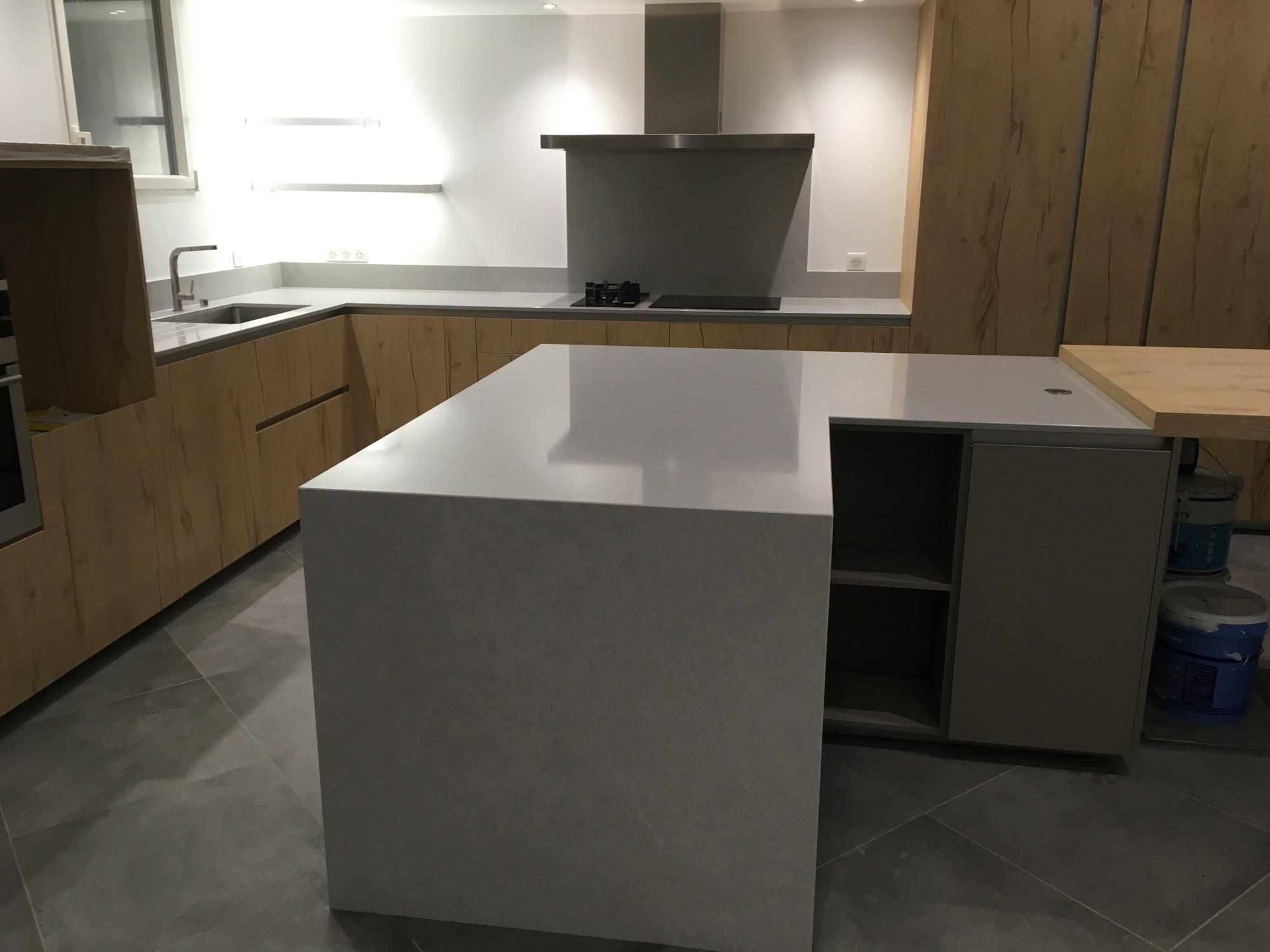 Quartz gris clair pour plans de travail dans le sud ouest