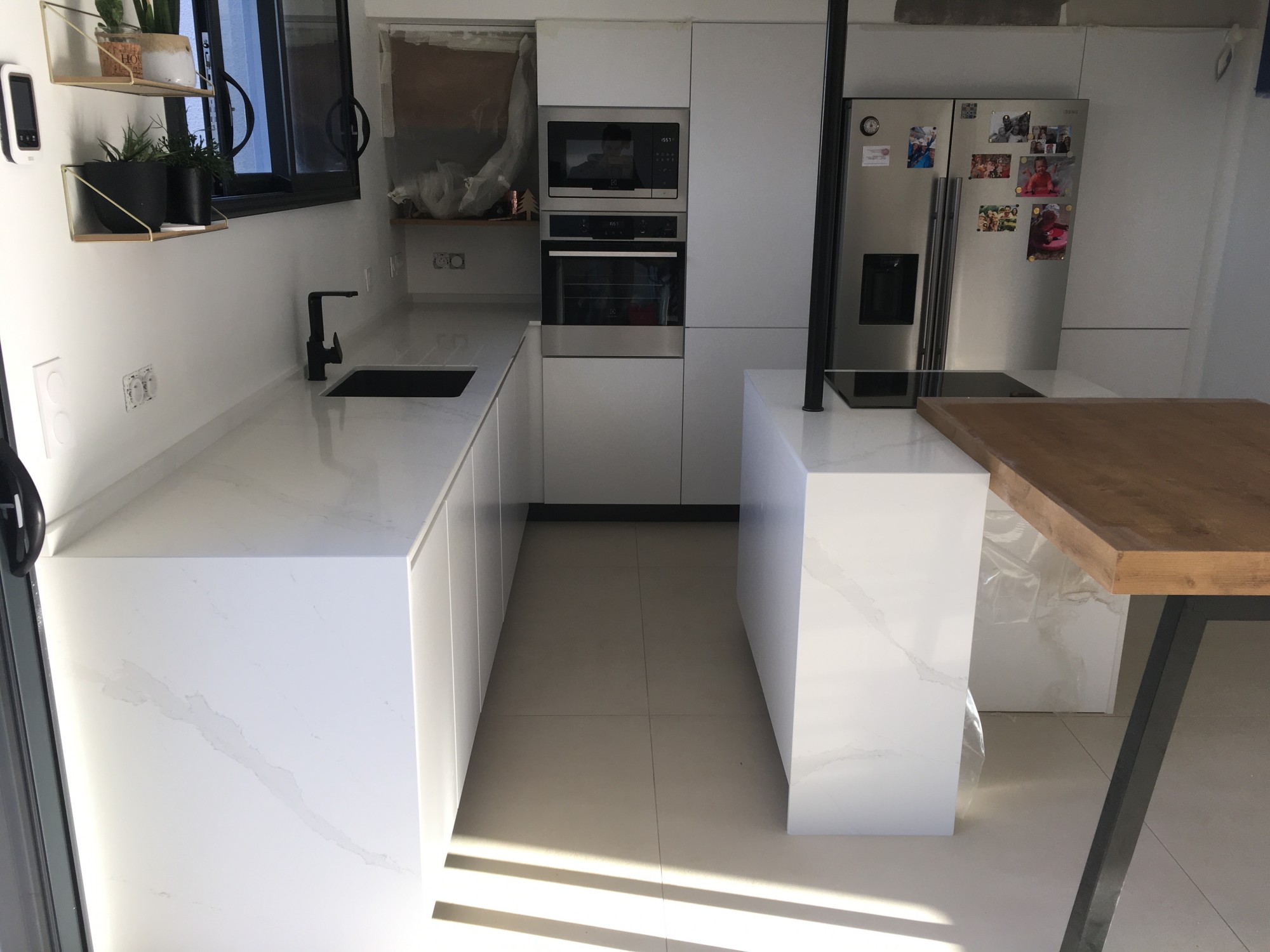 jambage en quartz calacatta finition polie pour une cuisine en Aquitaine