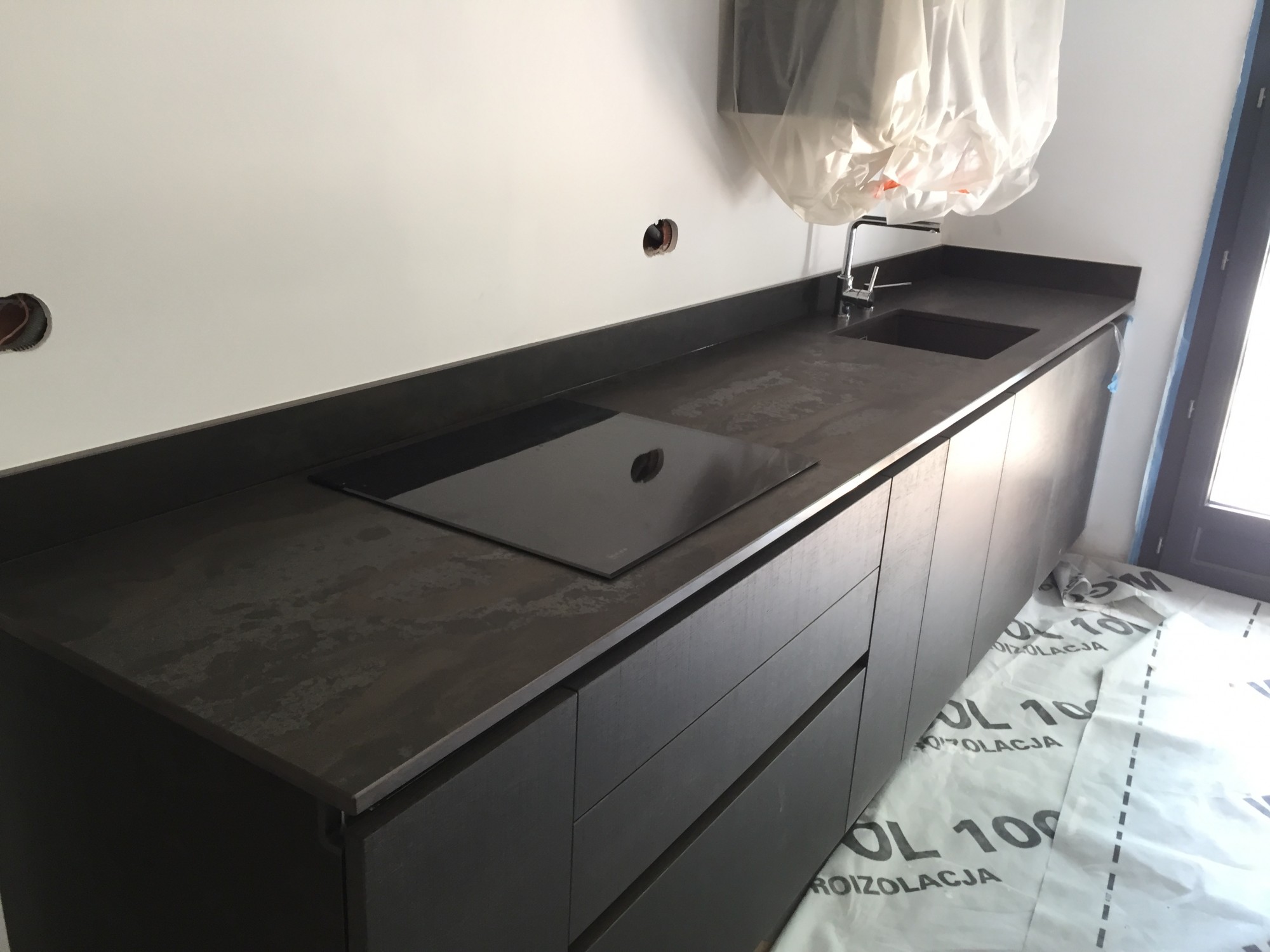 PLAN DE TRAVAIL DE CUISINE EN DEKTON RADIUM DANS LES LANDES 40