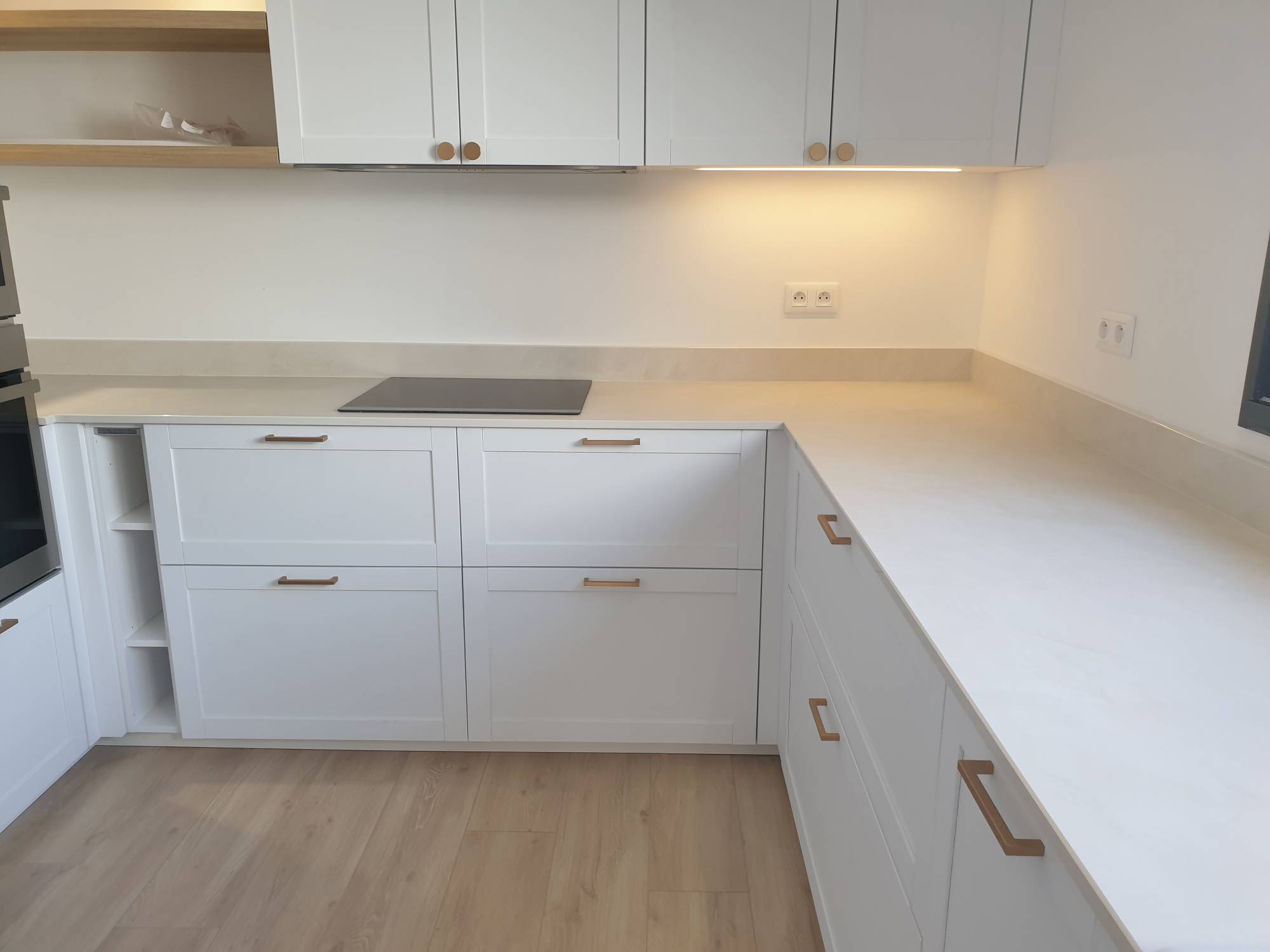 Quel matériaux effet béton ciré ultra résistant pour des plans de travail de cuisine près de Pessac