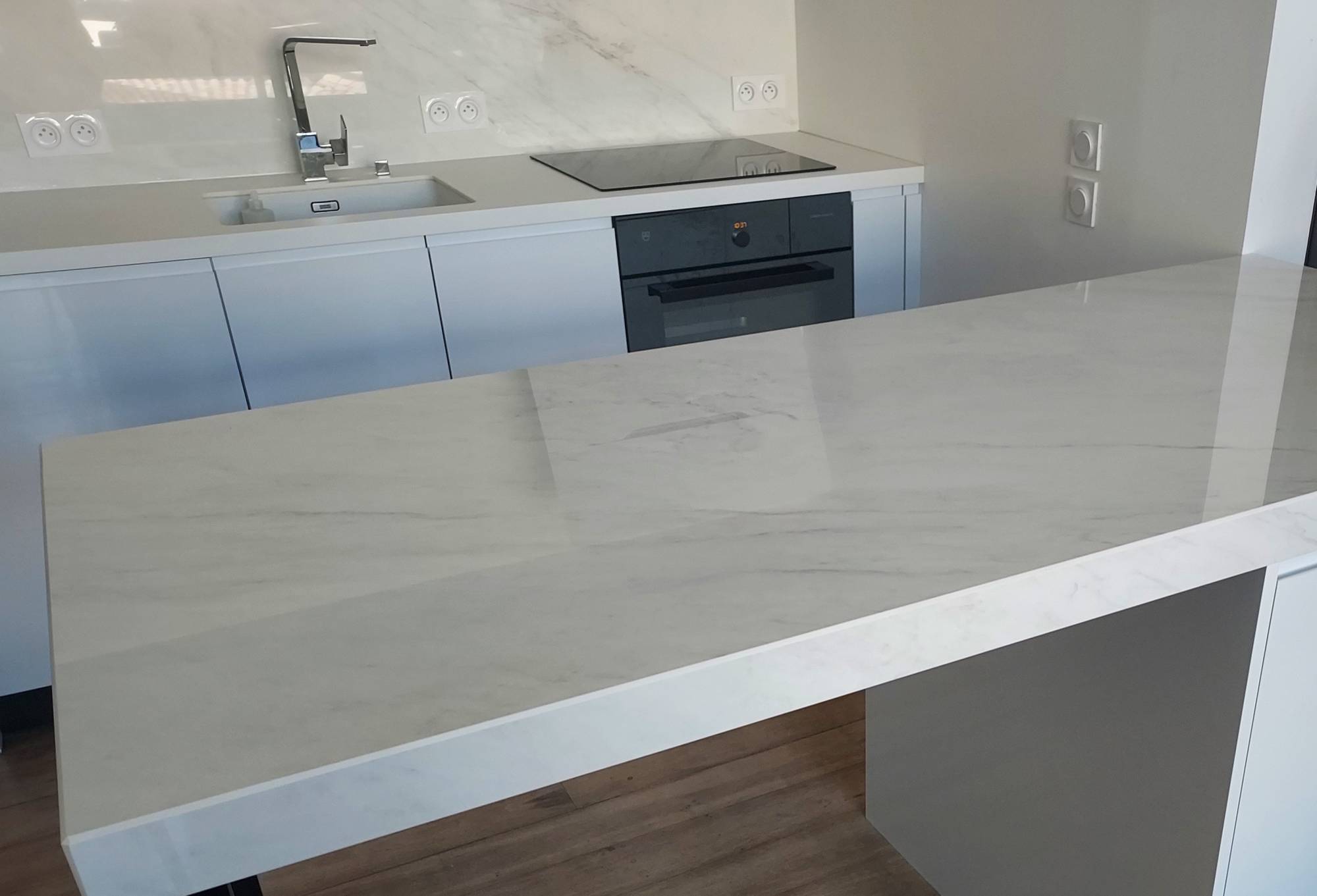 Poser des plans detravail pas cher et de qualité dans sa cuisine en Gironde