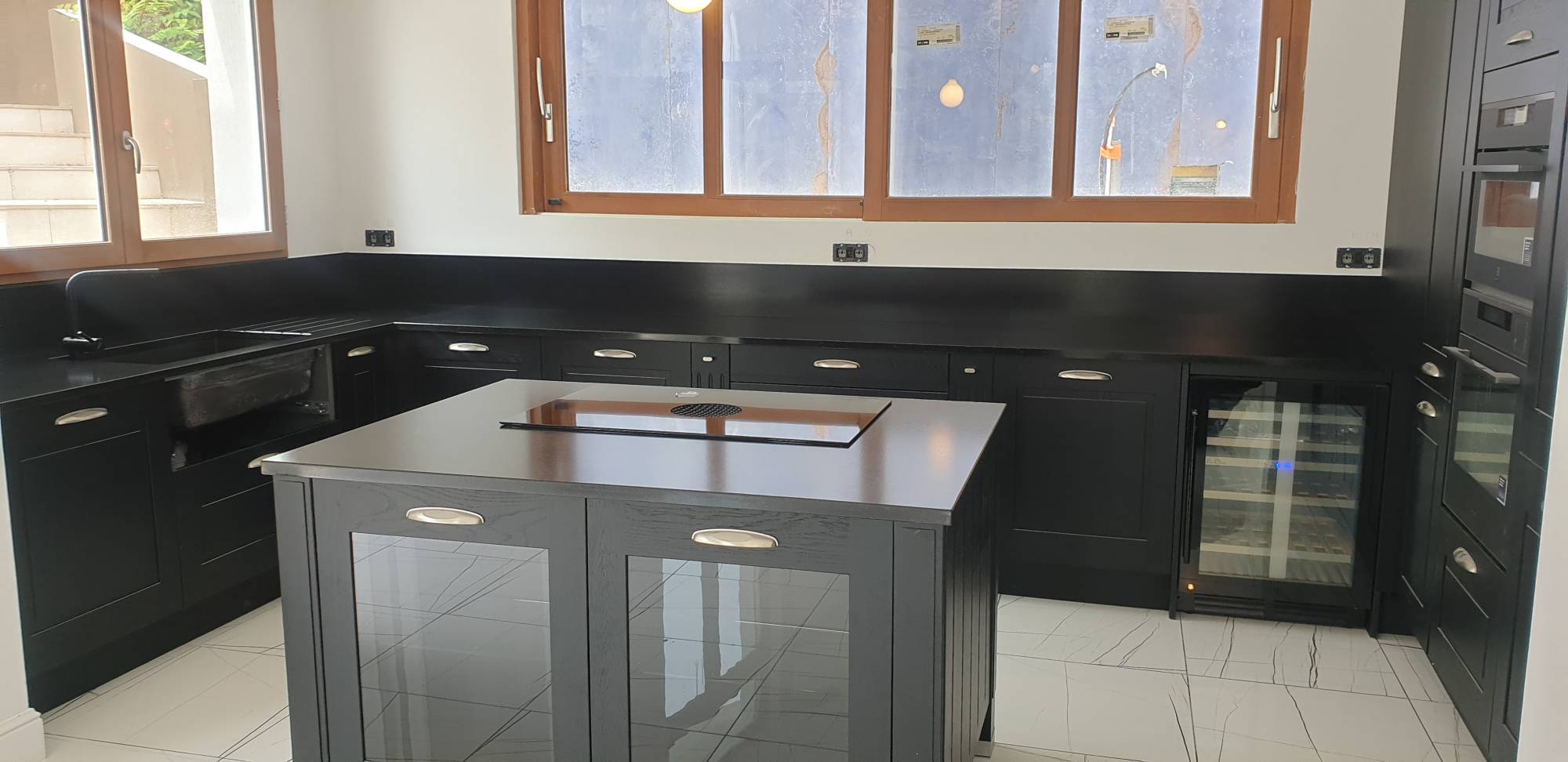 Comment se procurer un plan de travail noir sur Léognan