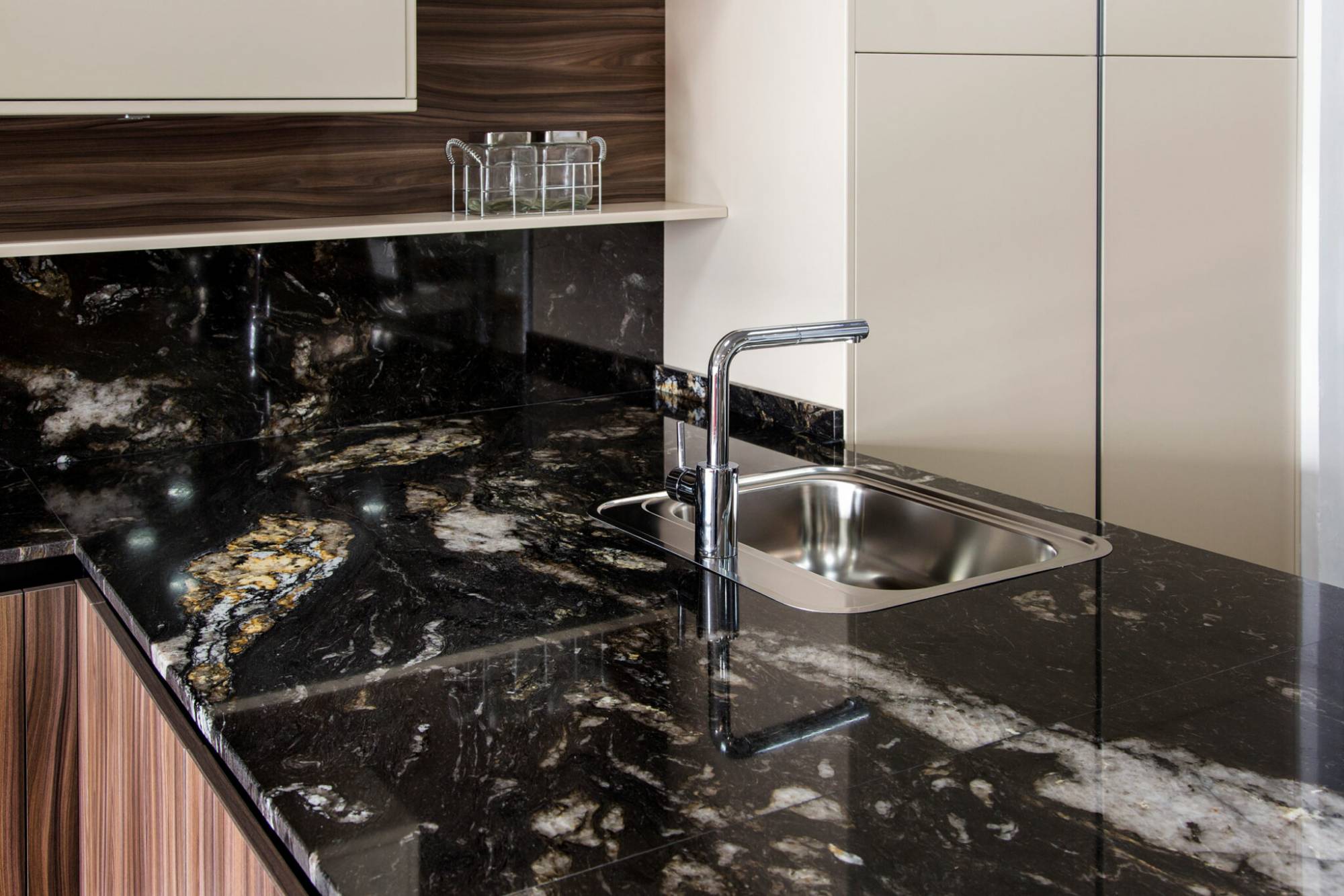 Matériau non poreux pour installer dans la cuisine ou la salle de bain dans les landes 40