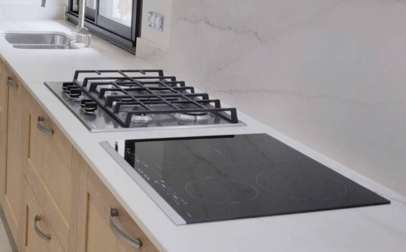 Perçage dans plan de travail pour une plaque de cuisson moderne ou gaz près de Mérignac
